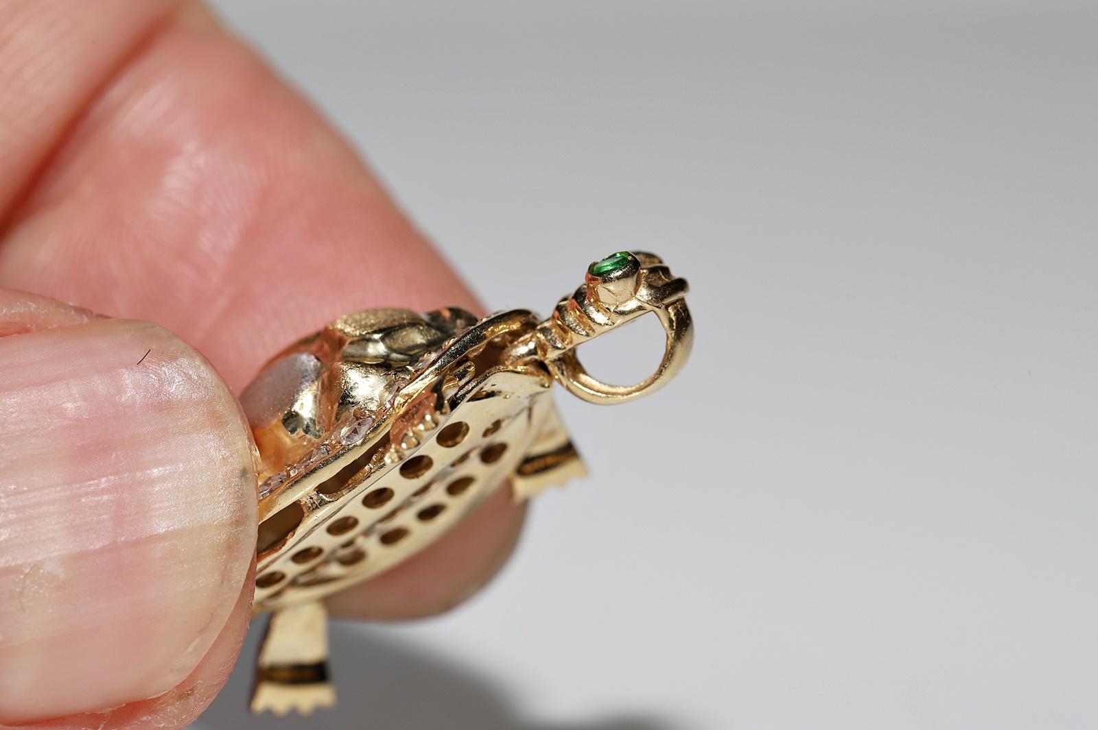 Vintage Circa 1990s 14k Gold Natural Diamond And Turtle Decorated Pendant  For Sale 3