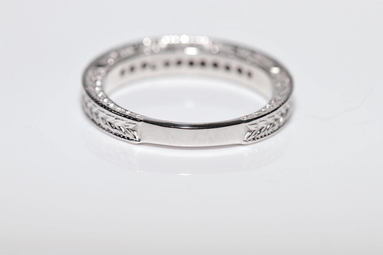 Vintage Circa 1990s 14k Gold Natural Diamond Decorated Band Ring For Sale 4