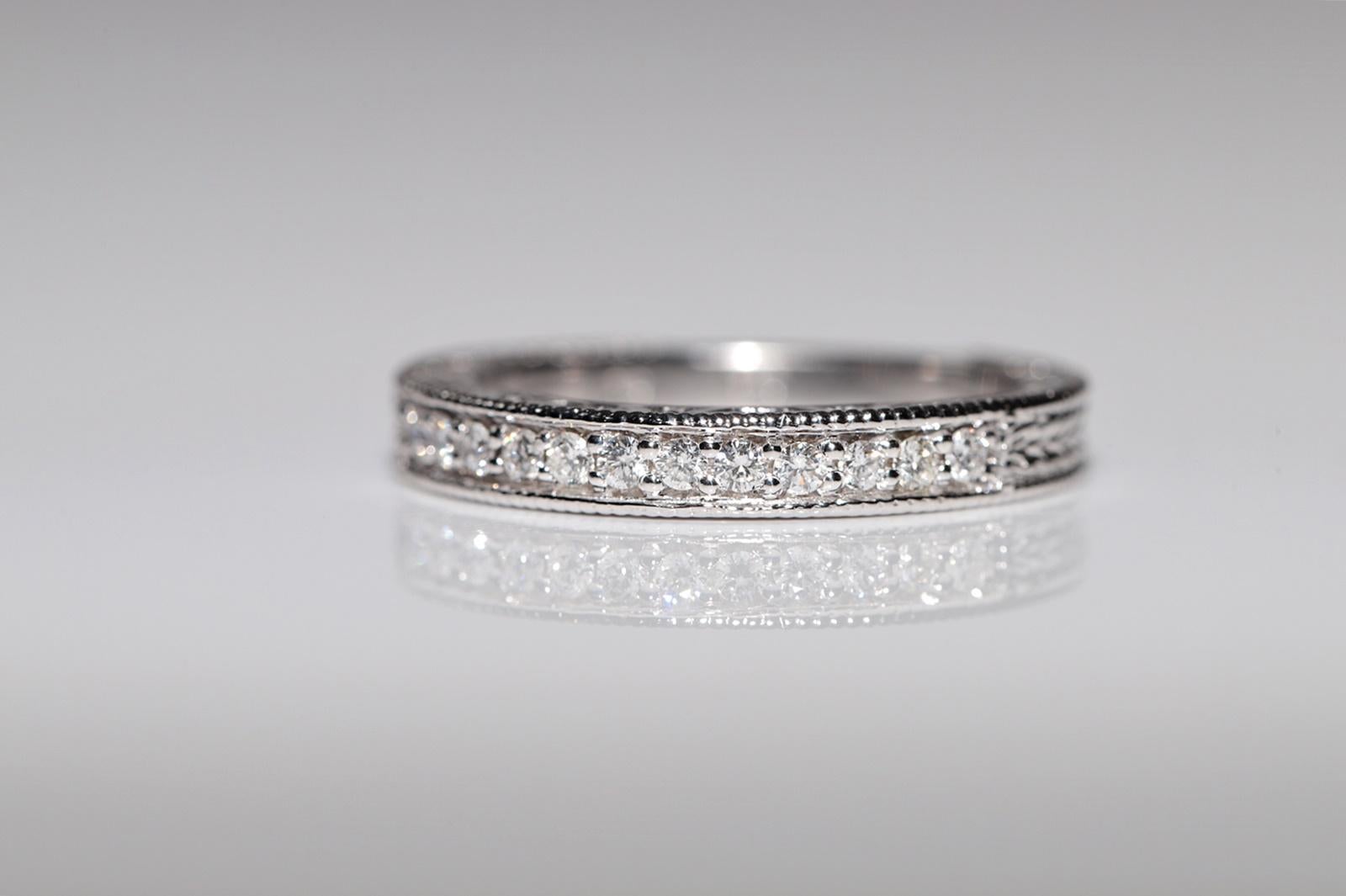 Vintage Circa 1990s 14k Gold Natural Diamond Decorated Band Ring In Good Condition For Sale In Fatih/İstanbul, 34