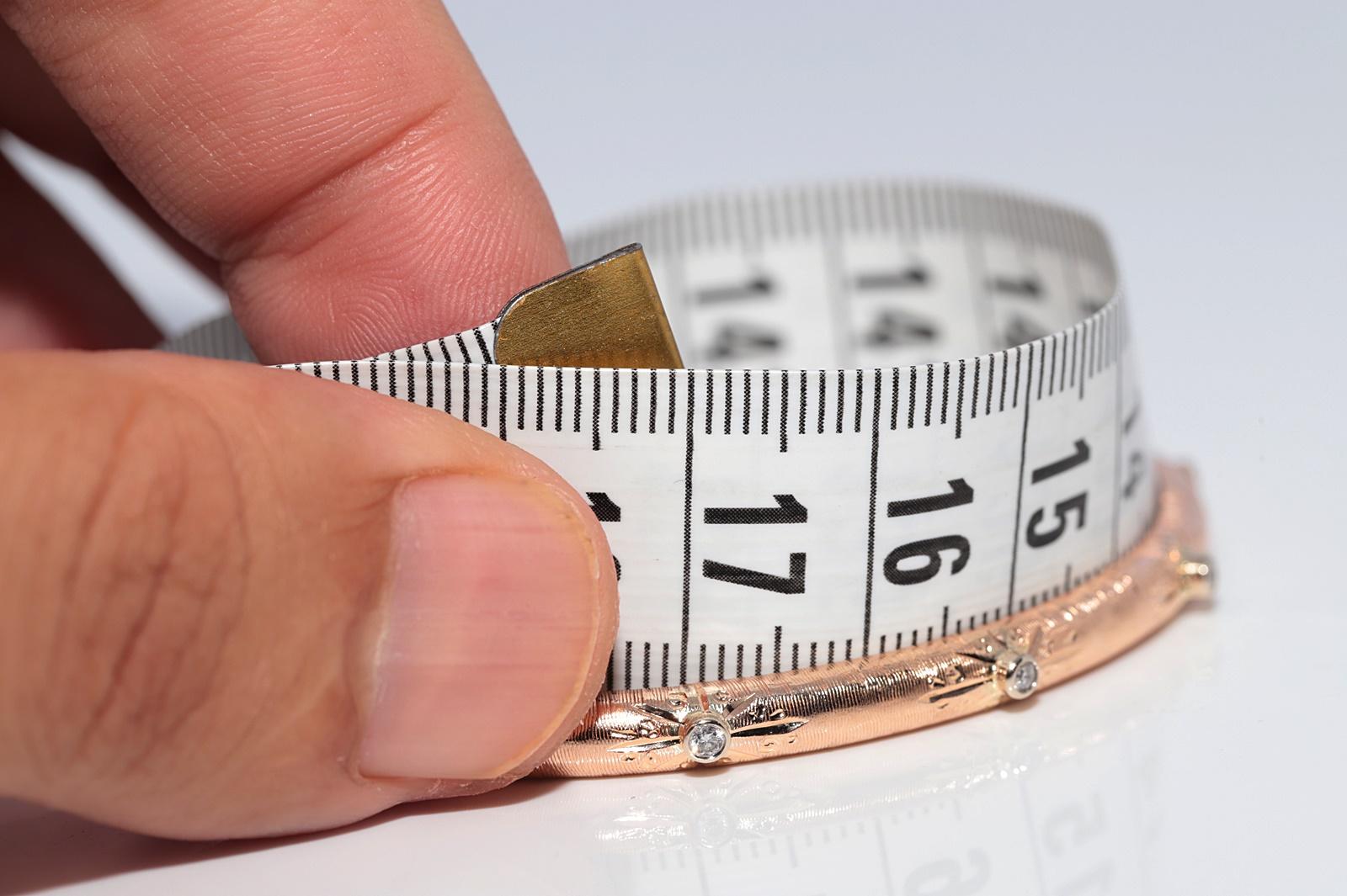 Vintage CIRCA 1990er Jahre 14k Gold natürlichen Diamanten verziert Armreif Armband im Angebot 12