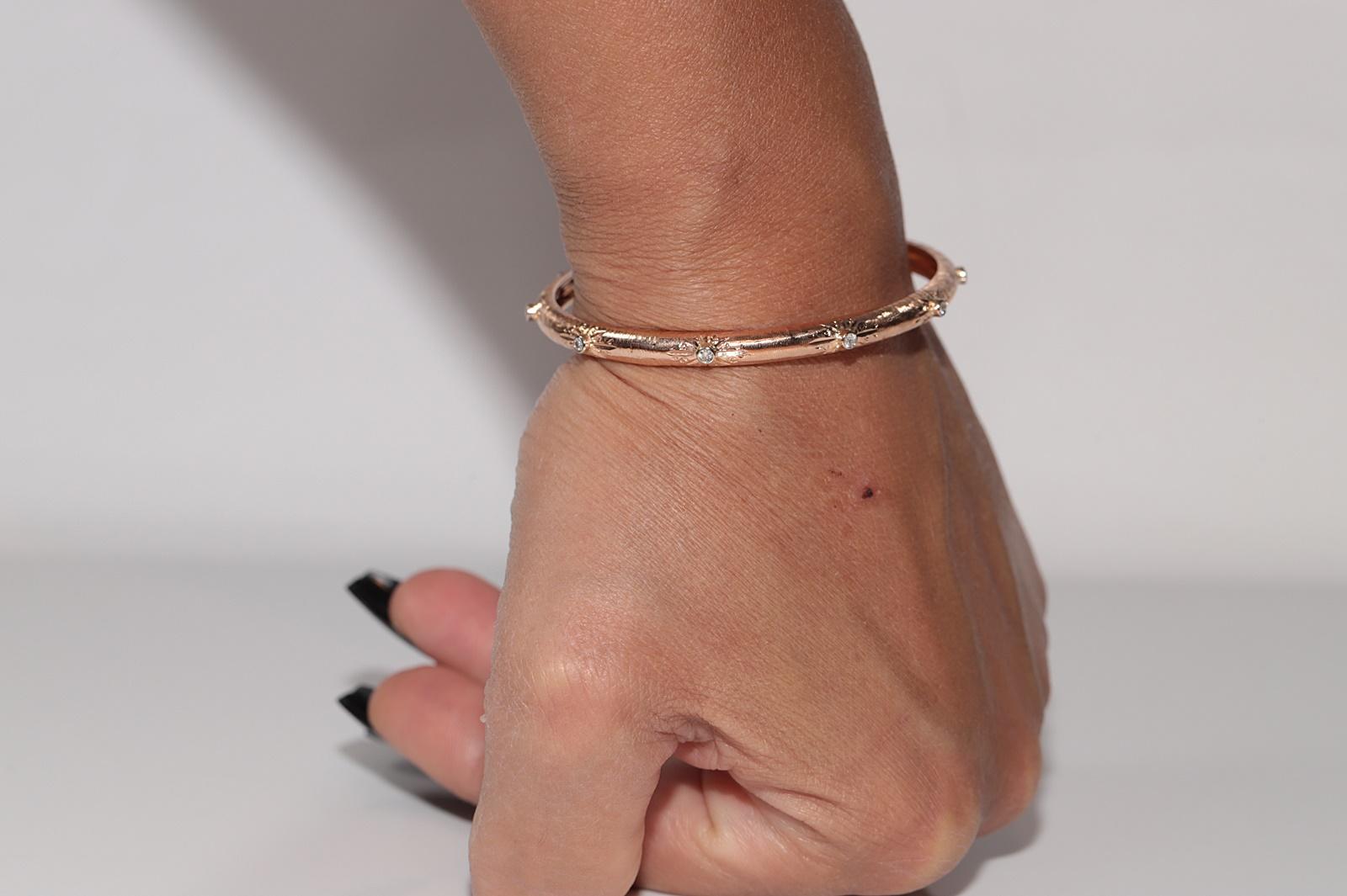 Vintage CIRCA 1990er Jahre 14k Gold natürlichen Diamanten verziert Armreif Armband im Zustand „Gut“ im Angebot in Fatih/İstanbul, 34