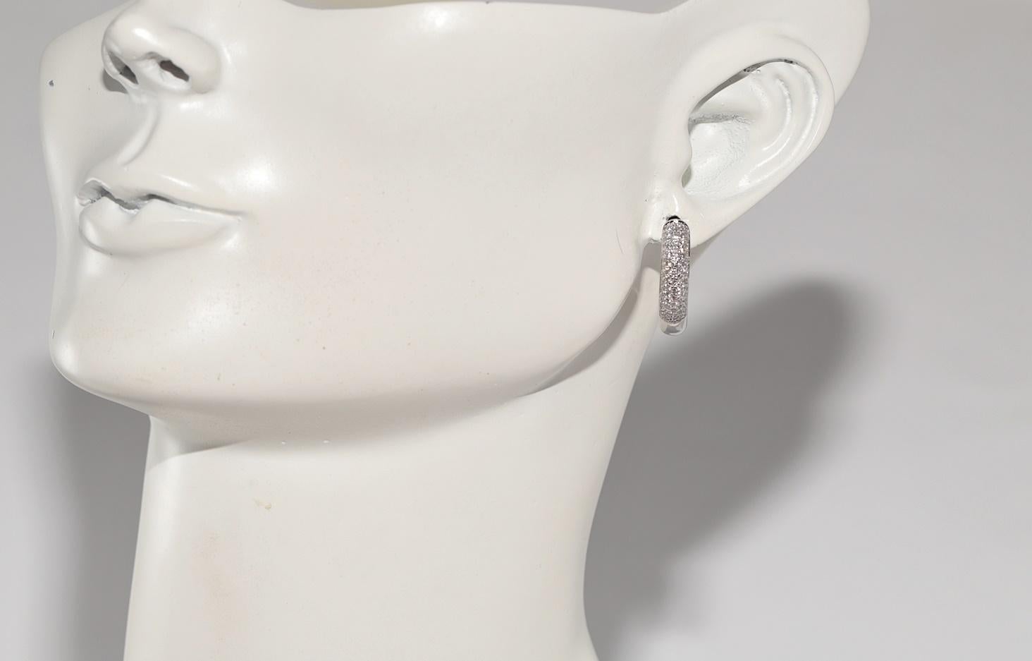 Vintage CIRCA 1990er Jahre 14k Gold natürlichen Diamanten dekoriert Hoop Desing Ohrring im Angebot 1