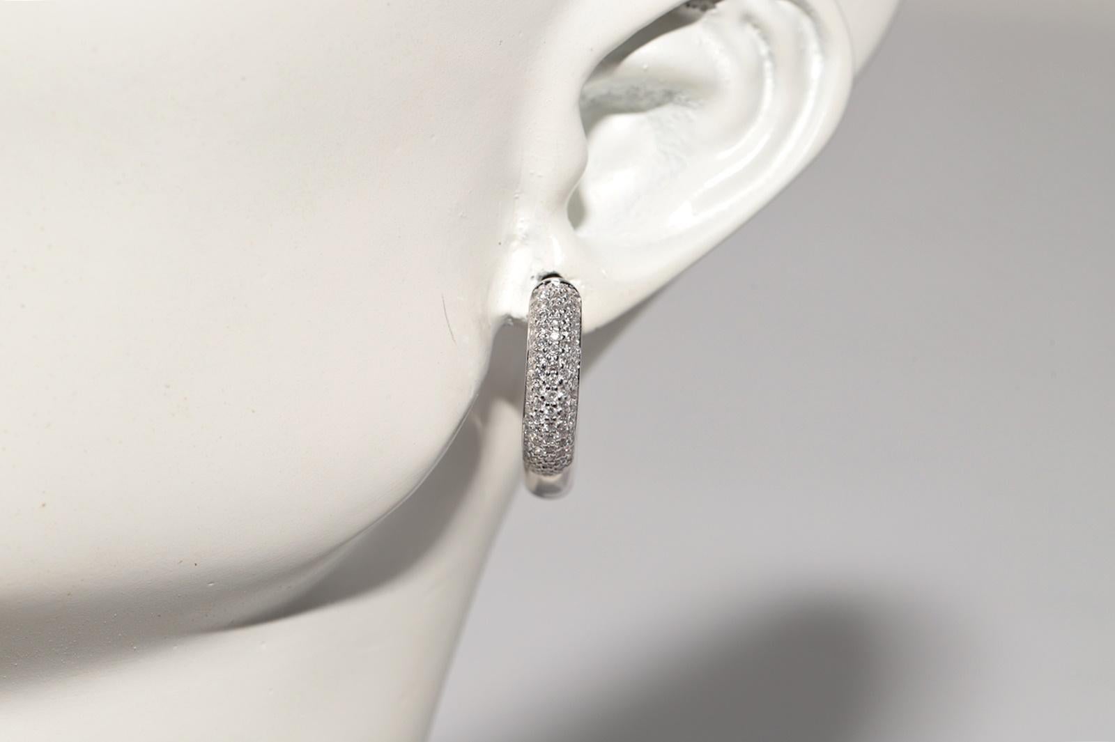 Vintage CIRCA 1990er Jahre 14k Gold natürlichen Diamanten dekoriert Hoop Desing Ohrring im Angebot 2
