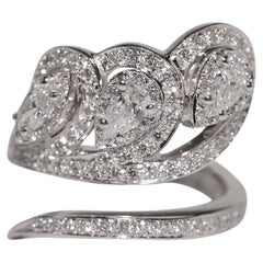 Vintage Circa 1990s 14k Gold Natural Diamond Decorated Ivy Design Ring