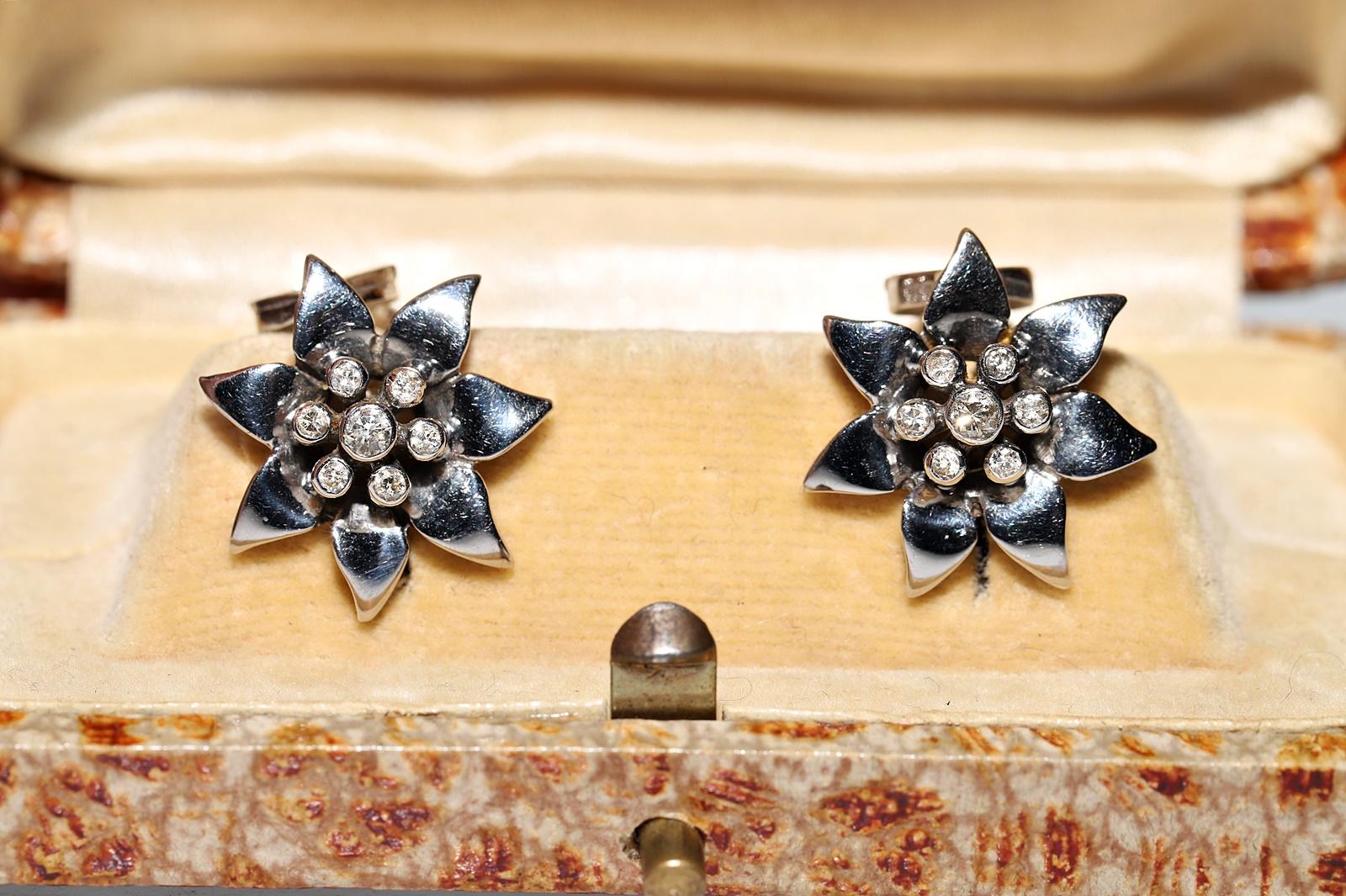 In sehr gutem Zustand.
Das Gesamtgewicht beträgt 8,3 Gramm.
Insgesamt ist Diamant 0,20 ct.
Der Diamant hat die Farbe I-J und die Reinheit vs-s1-s2.
Die Box ist nicht enthalten.
Bitte kontaktieren Sie uns bei Fragen.
