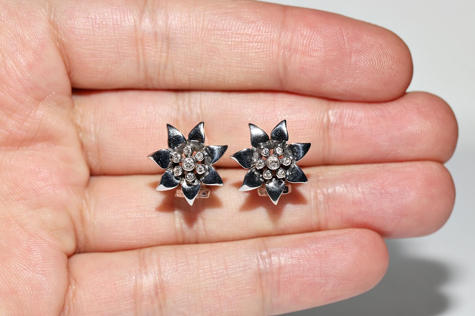 Vintage Circa 1990er Jahre 14k Gold Natürlicher Diamant Dekorierter Blatt Stil Ohrring im Angebot 2