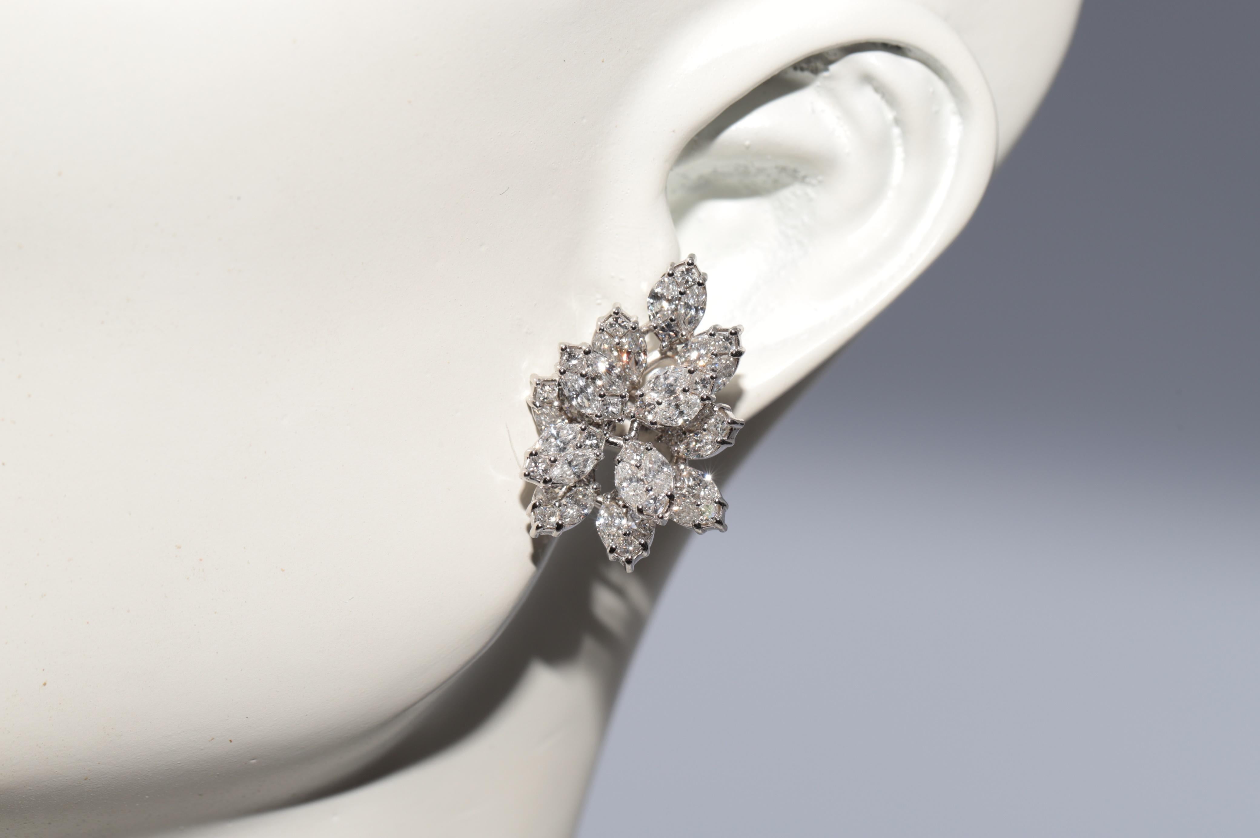 Vintage CIRCA 1990er Jahre 14k Gold natürlichen Diamanten verziert Omega zurück Ohrring im Angebot 11