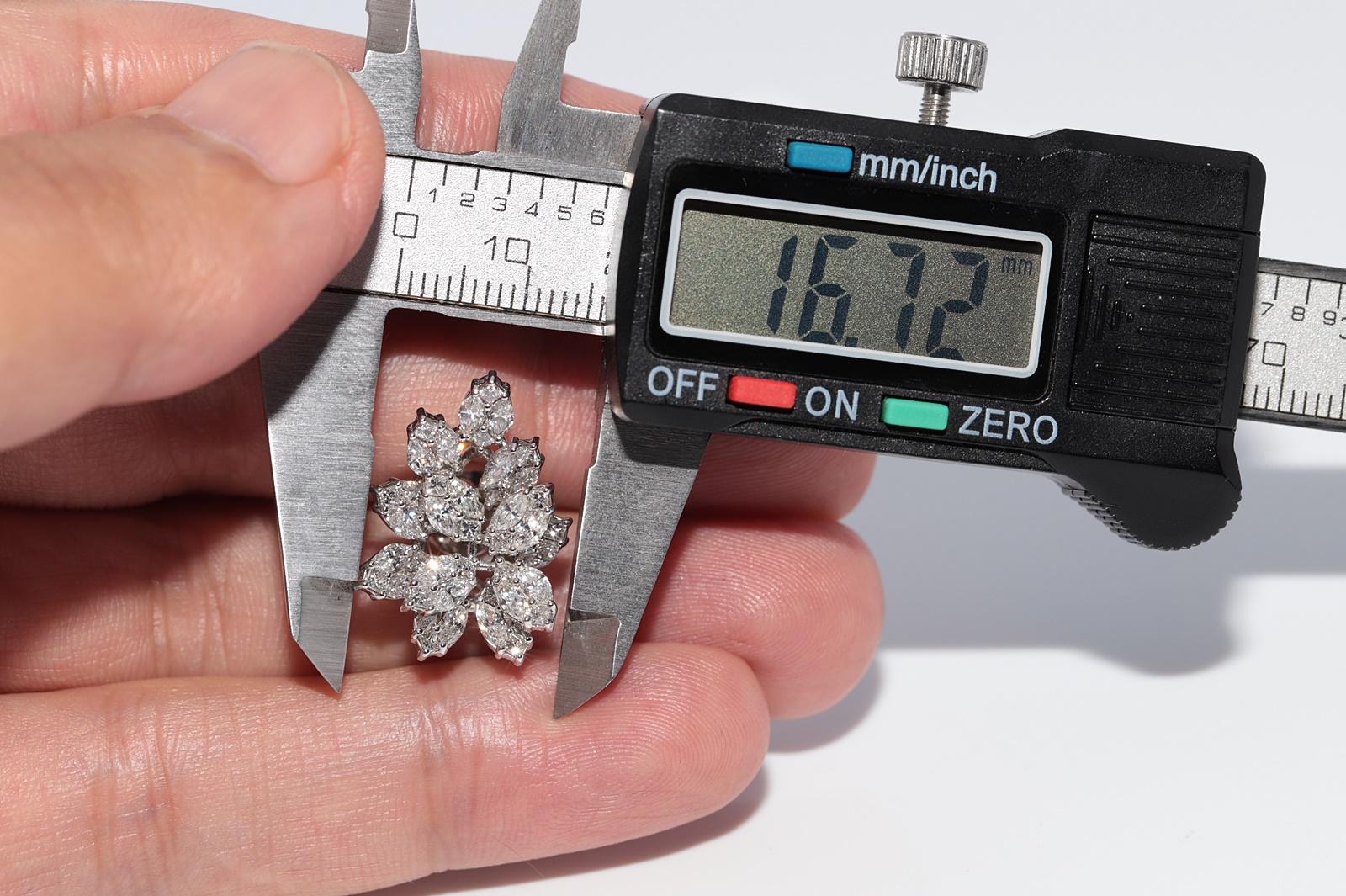 Vintage CIRCA 1990er Jahre 14k Gold natürlichen Diamanten verziert Omega zurück Ohrring im Angebot 12