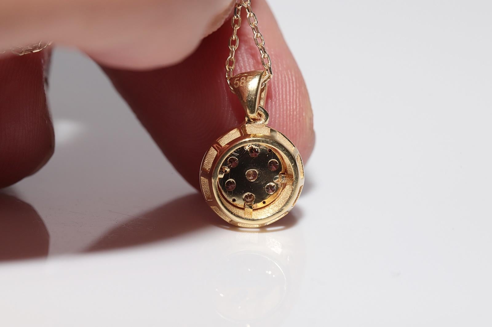 Vintage Circa 1990er Jahre 14k Gold Natürlicher Diamant Dekorierter Anhänger Halskette im Angebot 4