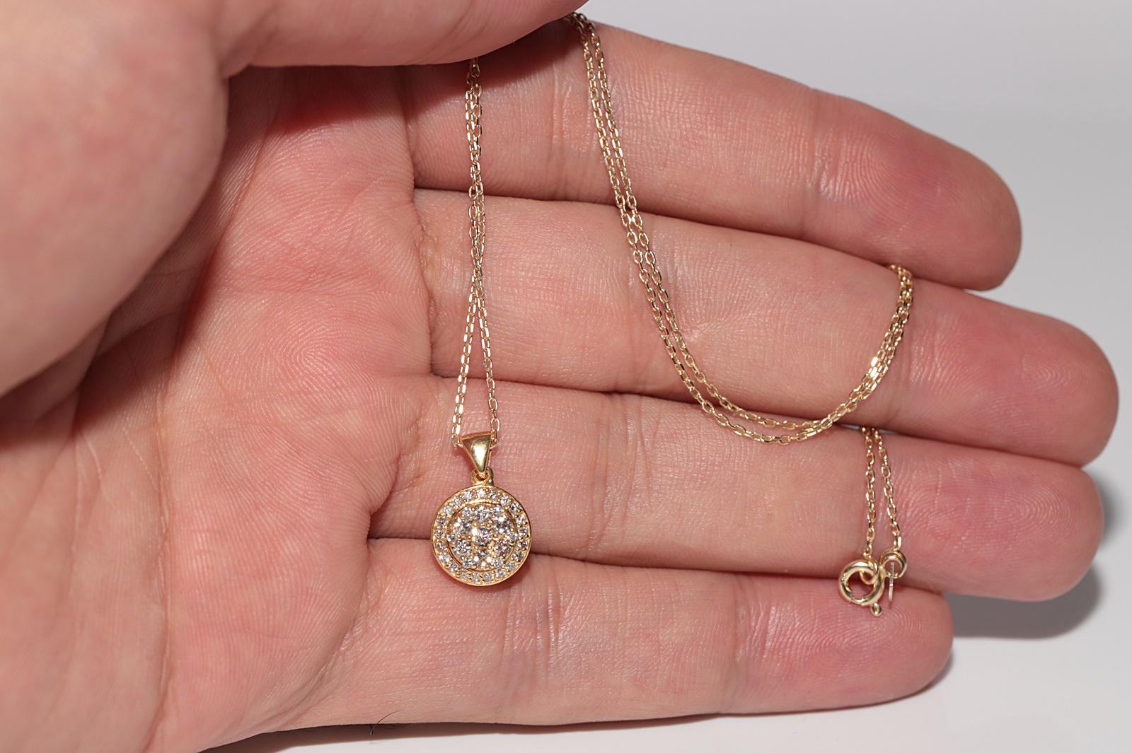 Vintage Circa 1990er Jahre 14k Gold Natürlicher Diamant Dekorierter Anhänger Halskette im Angebot 8