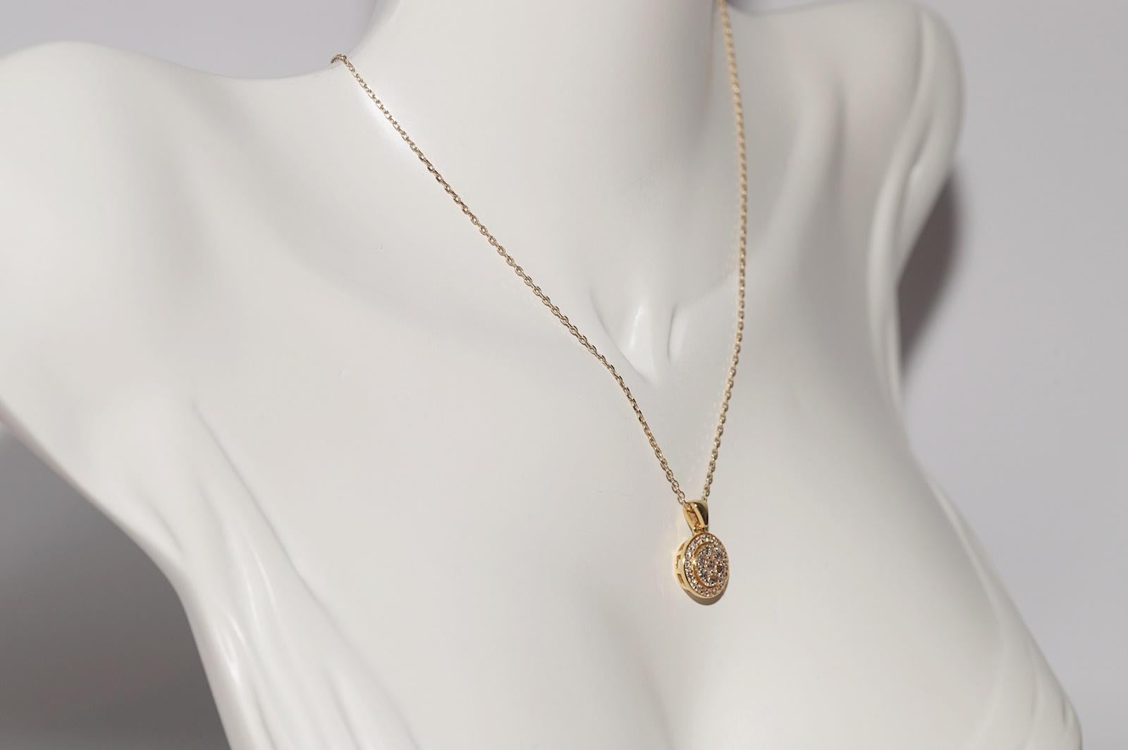 Vintage Circa 1990er Jahre 14k Gold Natürlicher Diamant Dekorierter Anhänger Halskette (Brillantschliff) im Angebot
