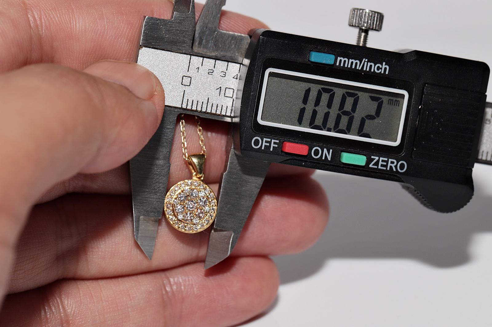 Vintage Circa 1990er Jahre 14k Gold Natürlicher Diamant Dekorierter Anhänger Halskette Damen im Angebot