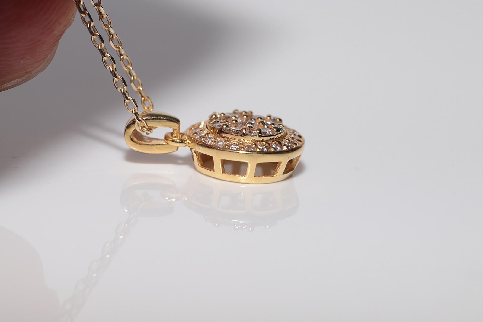 Vintage Circa 1990er Jahre 14k Gold Natürlicher Diamant Dekorierter Anhänger Halskette im Angebot 3