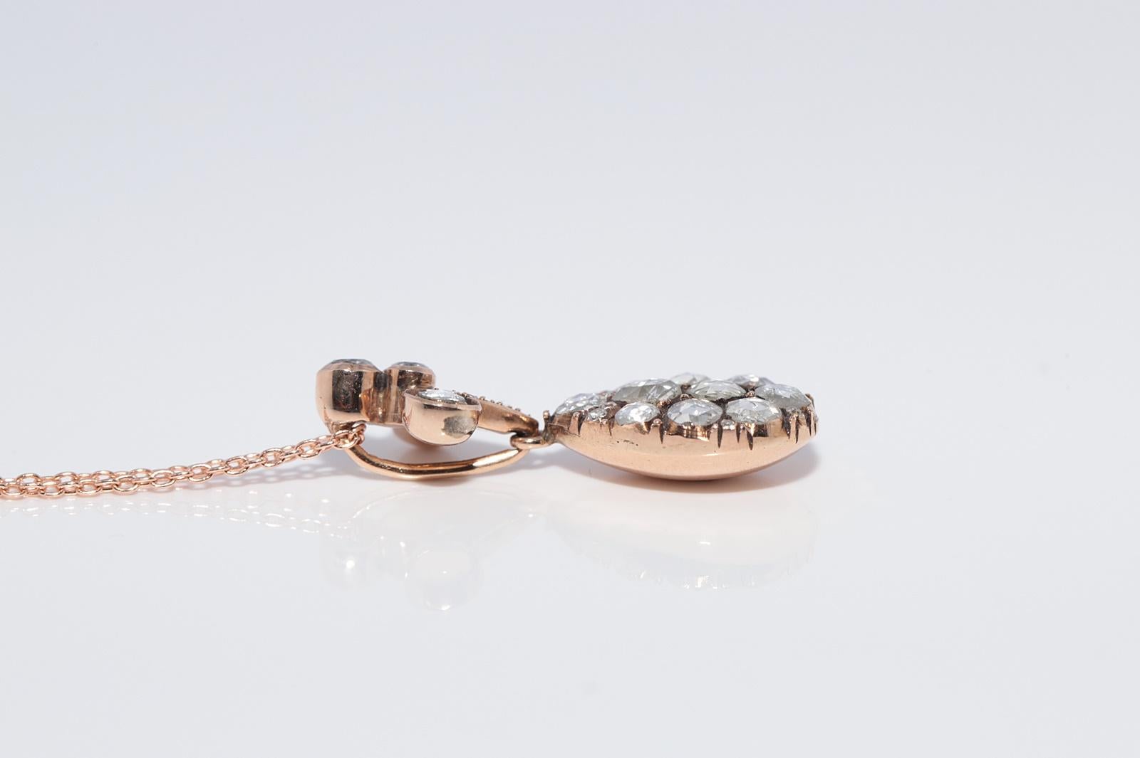 Vintage Circa 1990er Jahre 14k Gold Natürlicher Diamant Dekorierter Anhänger Halskette im Angebot 3