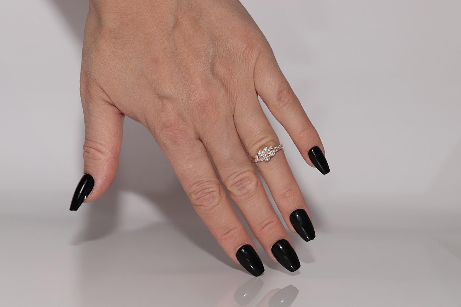 Anillo Bonito Decorado con Diamantes Naturales de Oro de 14k de Nueva Fabricación en venta 9