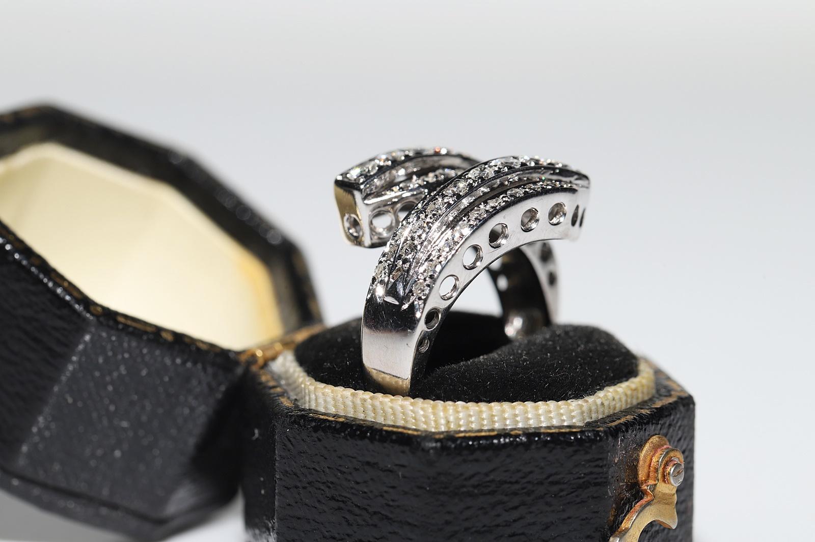 Vintage Circa 1990s 14k Gold Natural Diamond Decorated Snake Style Ring  In Good Condition For Sale In Fatih/İstanbul, 34