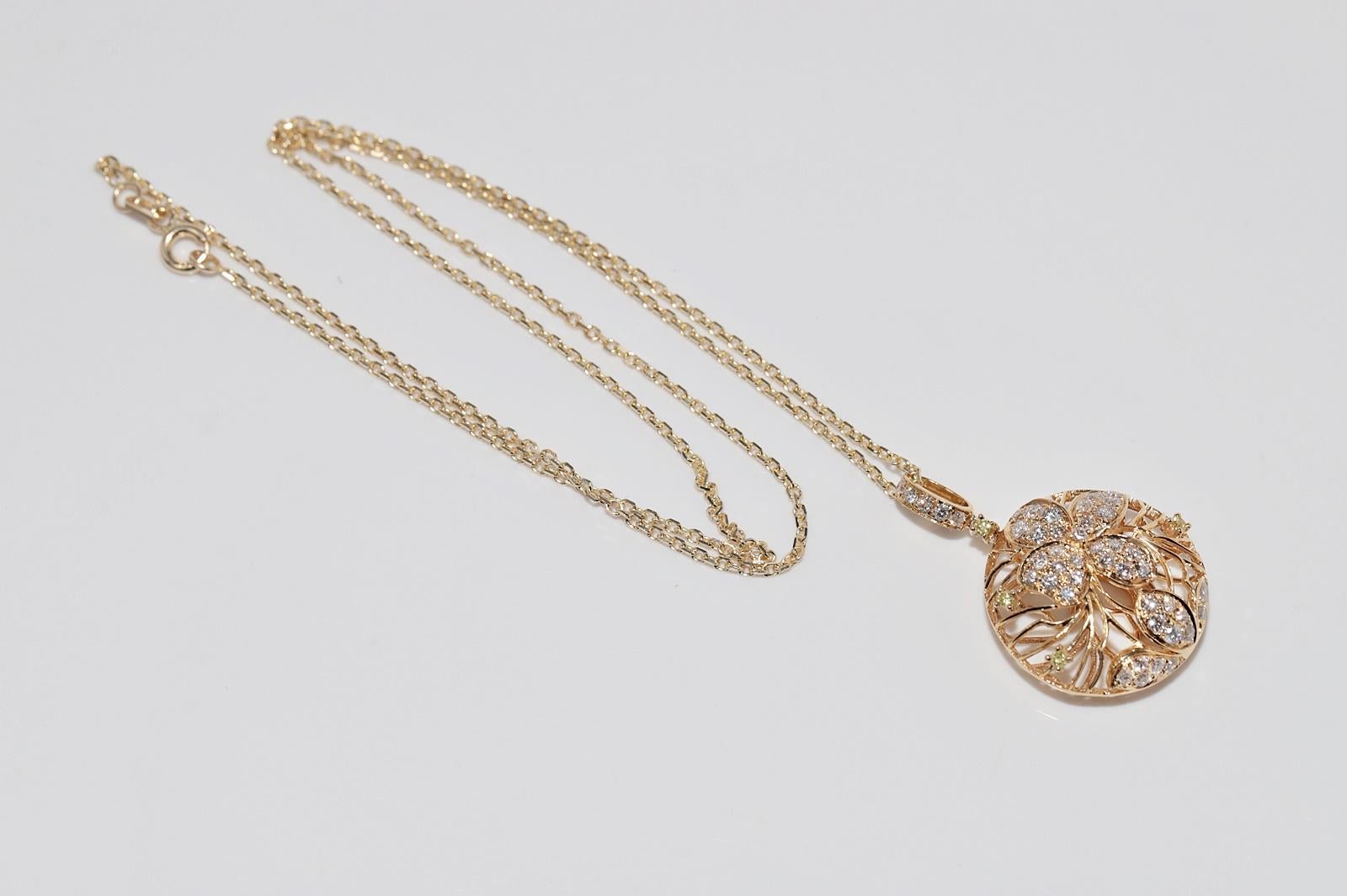 Vintage Circa 1990 Collier pendentif en or 14k avec fleurs en diamant naturel Design Design en vente 8