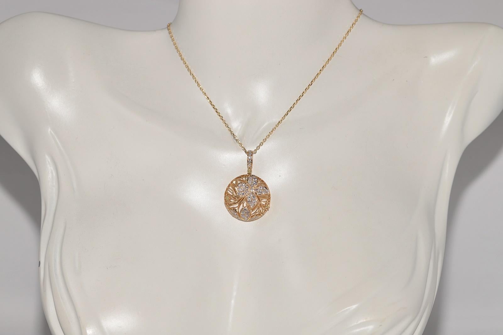 Artisan Vintage Circa 1990 Collier pendentif en or 14k avec fleurs en diamant naturel Design Design en vente