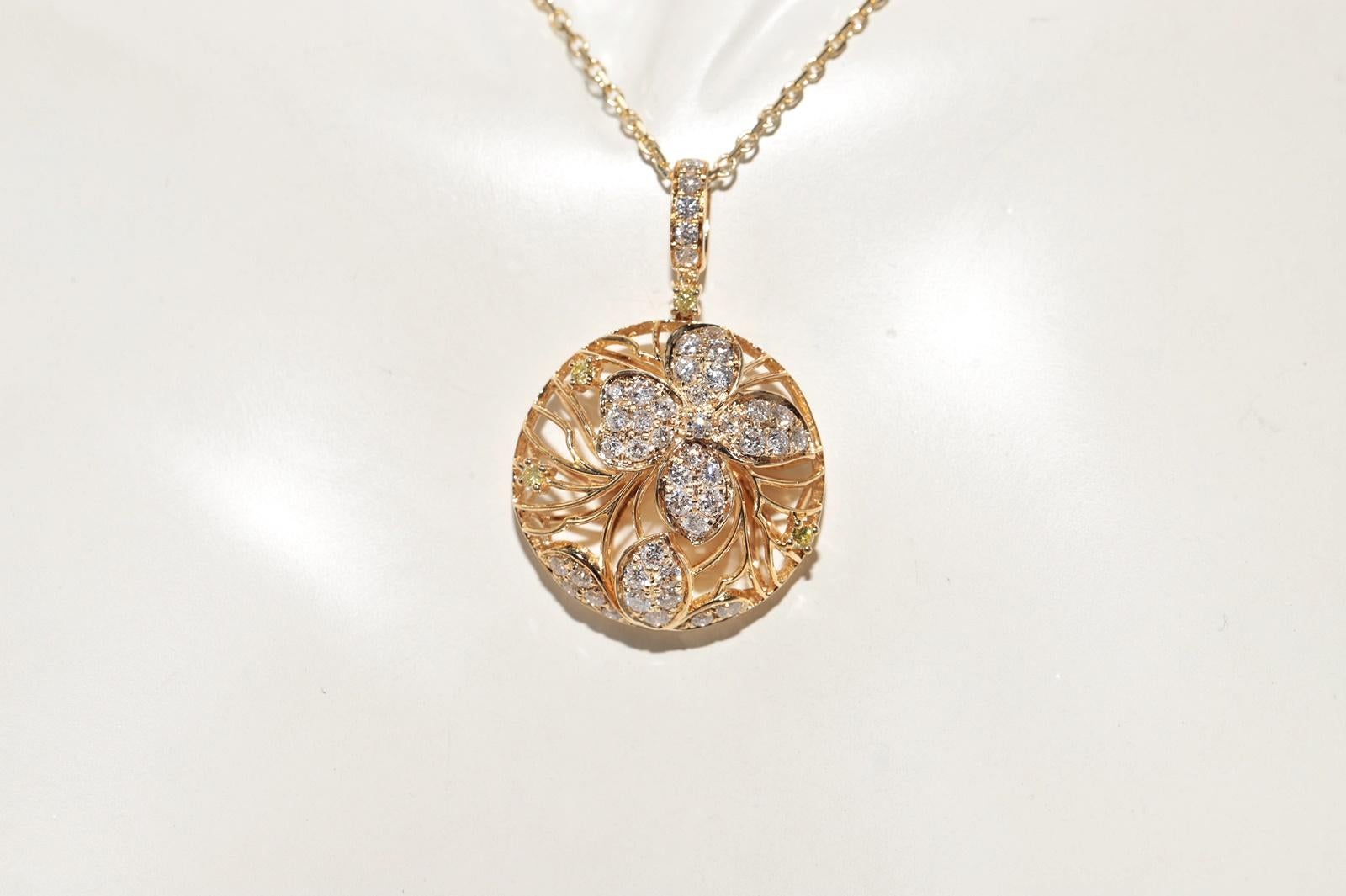 Vintage CIRCA 1990s 14k Gold natürliche Diamant Blumen Design Anhänger Halskette (Brillantschliff) im Angebot