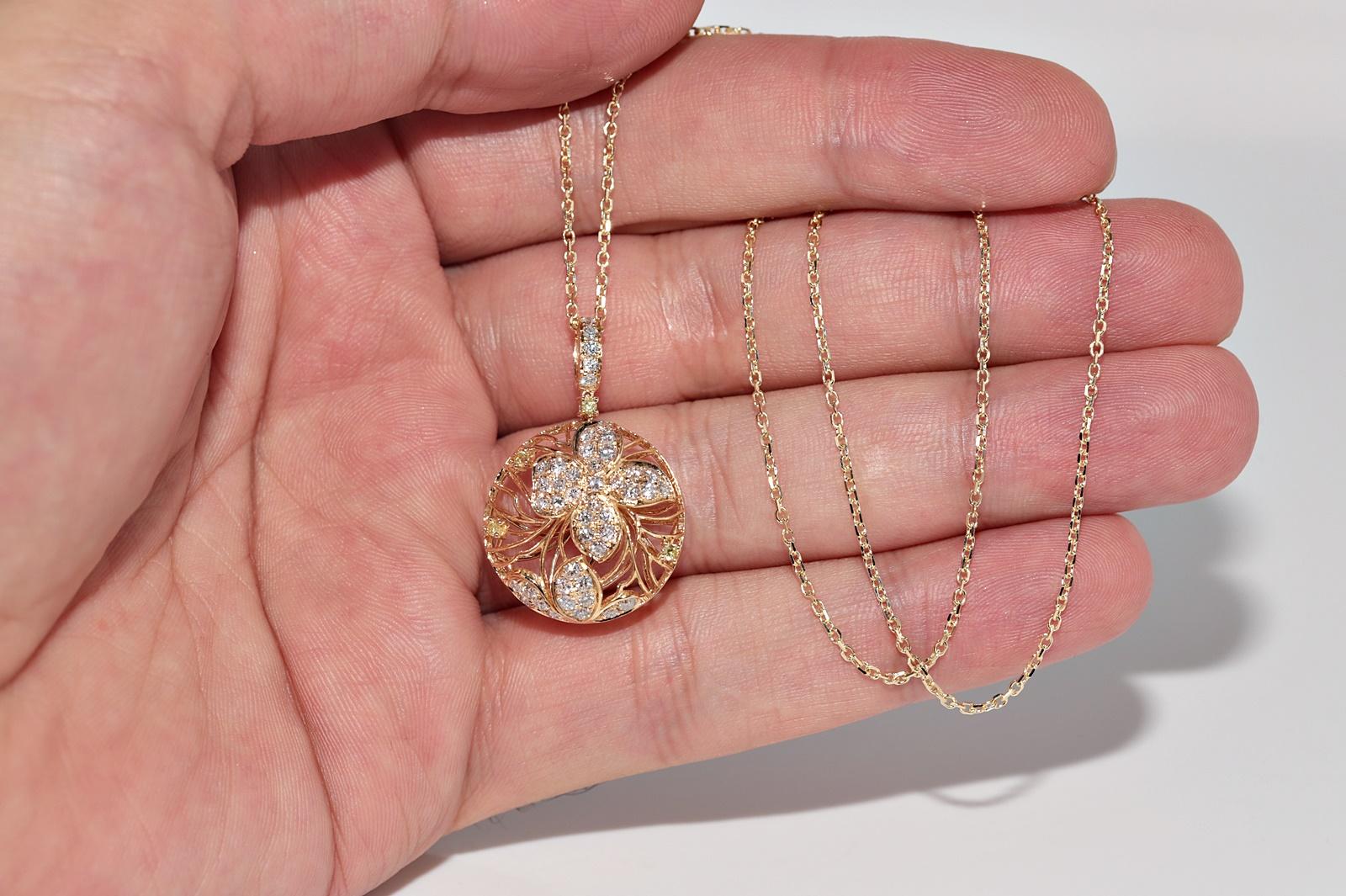 Vintage Circa 1990 Collier pendentif en or 14k avec fleurs en diamant naturel Design Design en vente 1