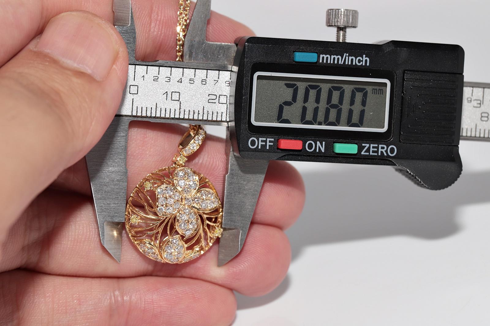 Vintage Circa 1990 Collier pendentif en or 14k avec fleurs en diamant naturel Design Design en vente 2