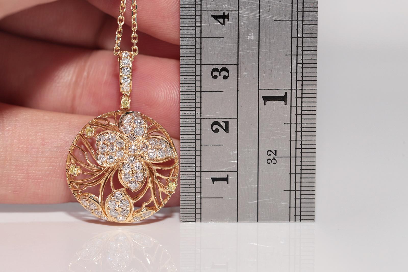 Vintage Circa 1990 Collier pendentif en or 14k avec fleurs en diamant naturel Design Design en vente 3