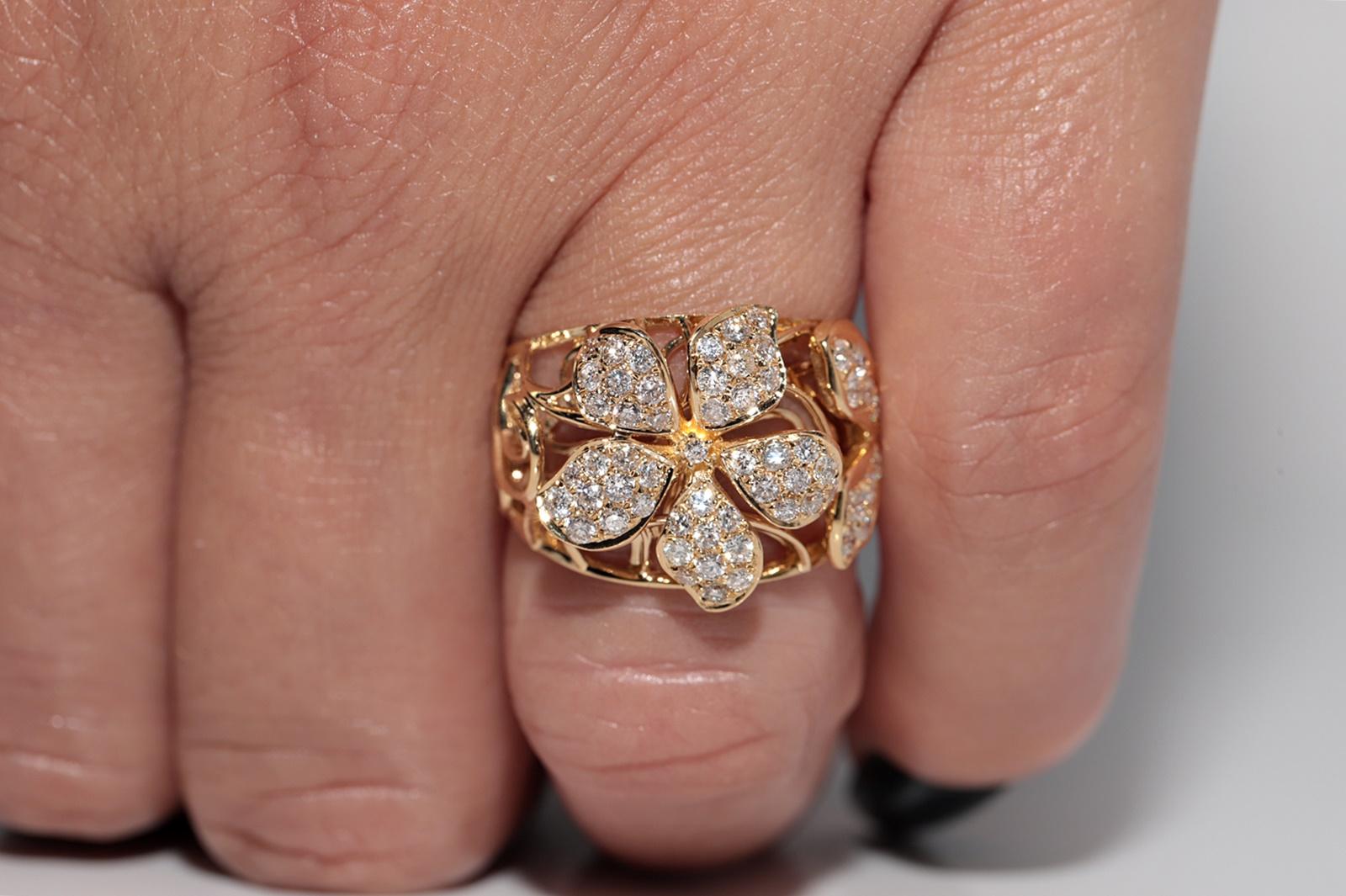 Vintage Circa 1990s 14k Gold Natural Diamond Flowers Design Ring For Sale 7