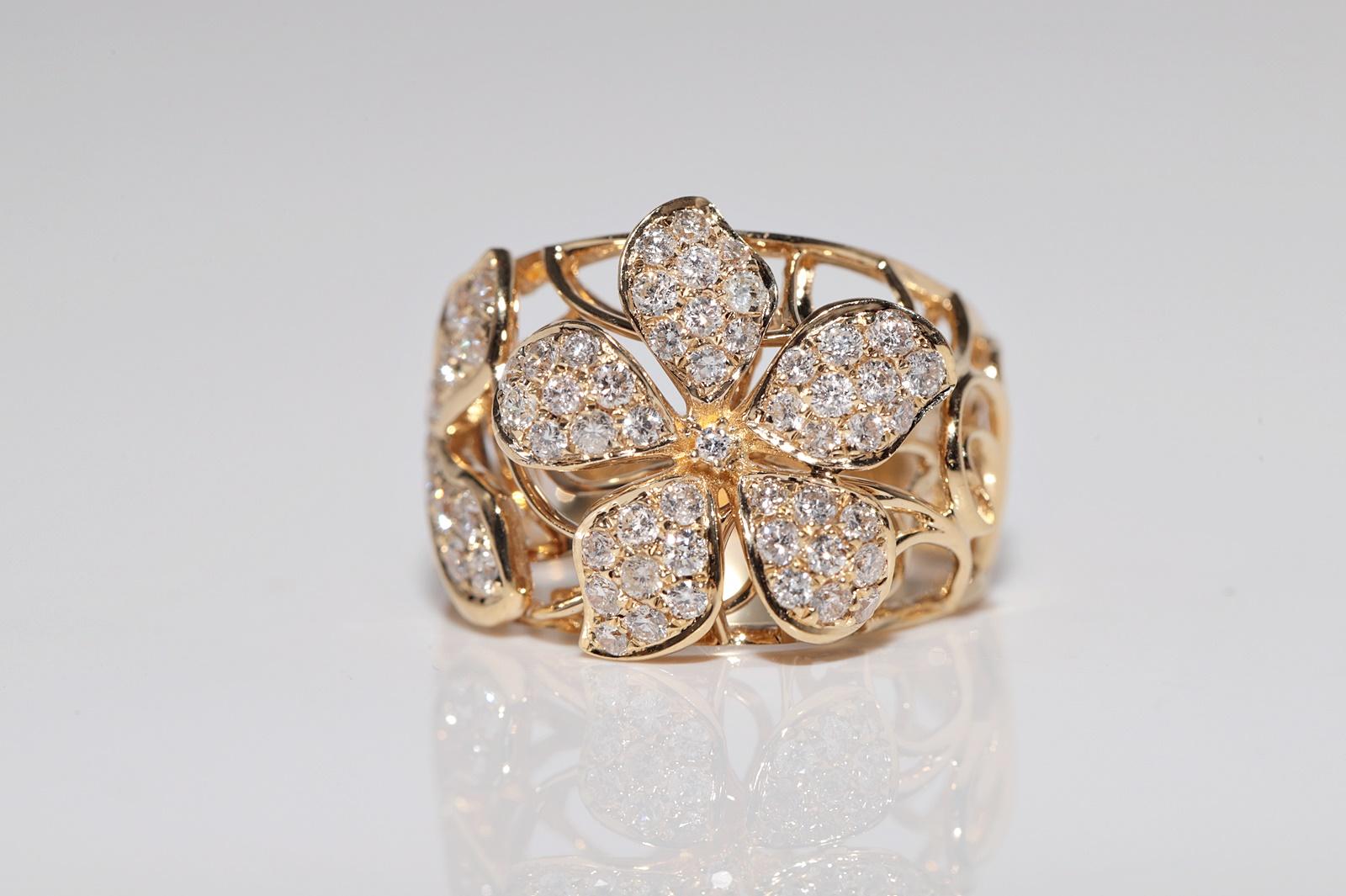 Artisan Vintage Circa 1990s 14k Gold Natural Diamond Flowers Design Ring For Sale