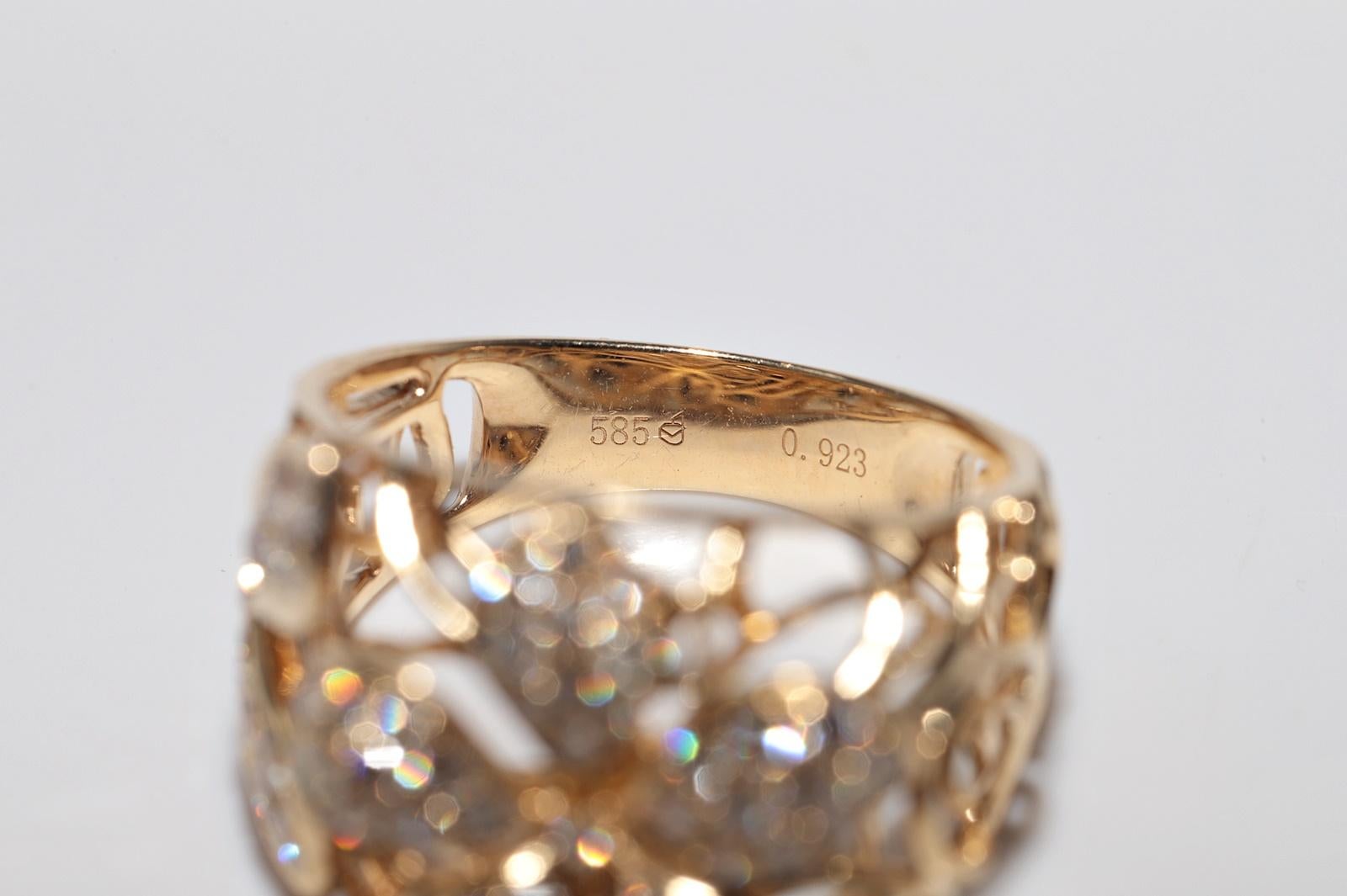 Vintage Circa 1990s 14k Gold Natural Diamond Flowers Design Ring For Sale 2