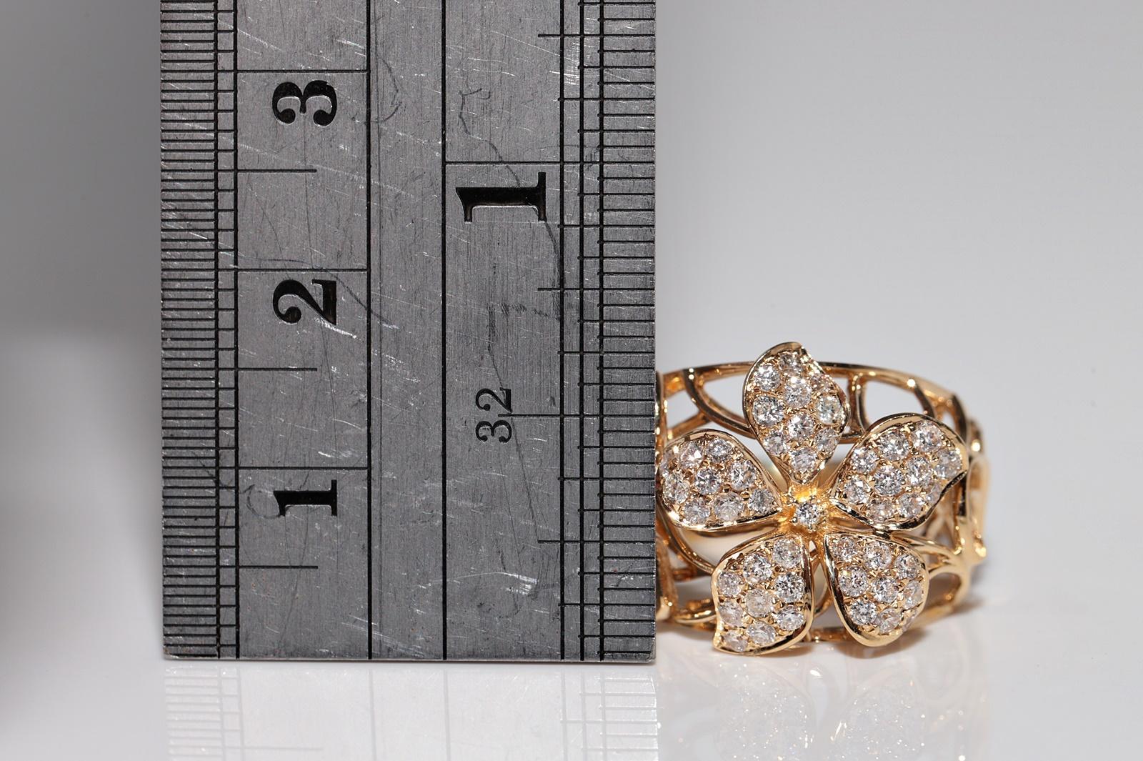 Vintage Circa 1990s 14k Gold Natural Diamond Flowers Design Ring For Sale 3