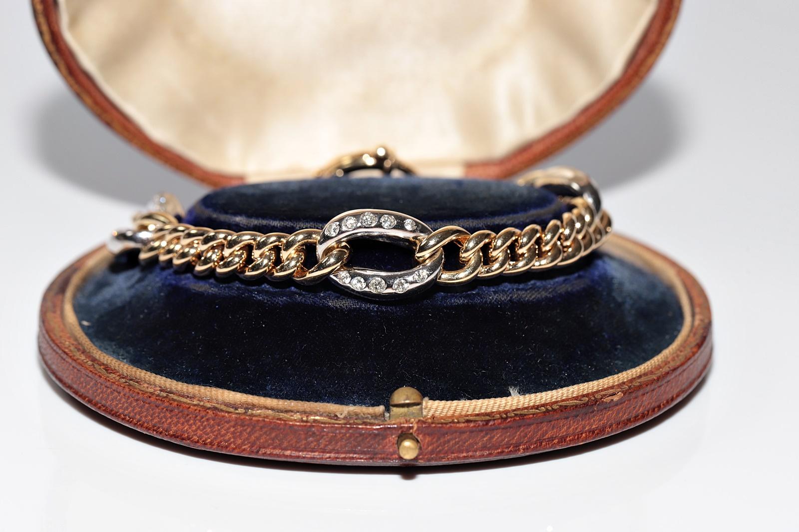 In very good condition.
Total weight is 26.4 grams.
Totally is diamond 1 ct.
The diamond is has G-H-I-J color and vvs-vs clarity.
Total lenght is chain 20 cm.
Box is not included.
Please contact for any questions.