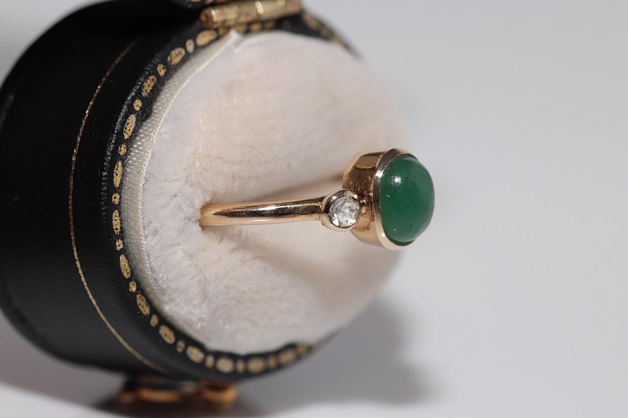 Vintage Circa 1990er Jahre 14k Gold natürlicher Diamant im Rosenschliff und Cabochon-Smaragdring (Retro) im Angebot