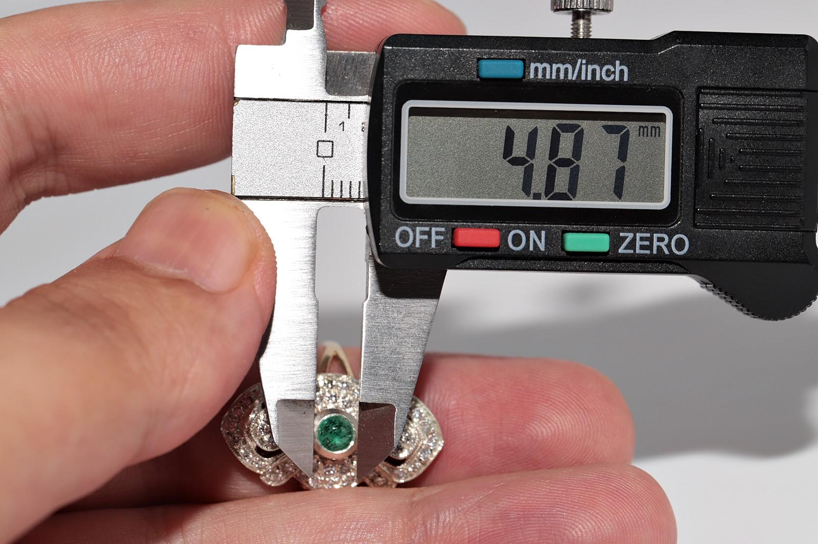 Vintage CIRCA 1990s 14k Gold Top Silver Natürlicher Diamant und Smaragd Navette Ring im Angebot 6