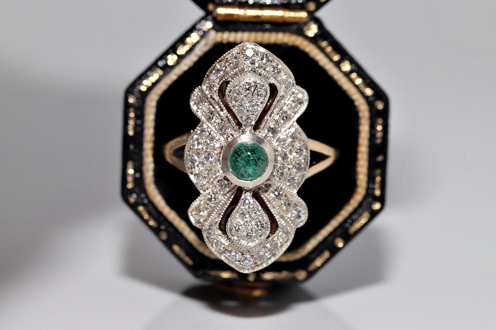 En très bon état.
Le poids total est de 5.5 grammes.
Totalement est un diamant de 0,90 ct.
Le diamant est de couleur G-H-I et de pureté vs1-s1.
Totalement en émeraude 0,30 ct.
La taille de la bague est de 8,5
Nous pouvons fabriquer n'importe quelle
