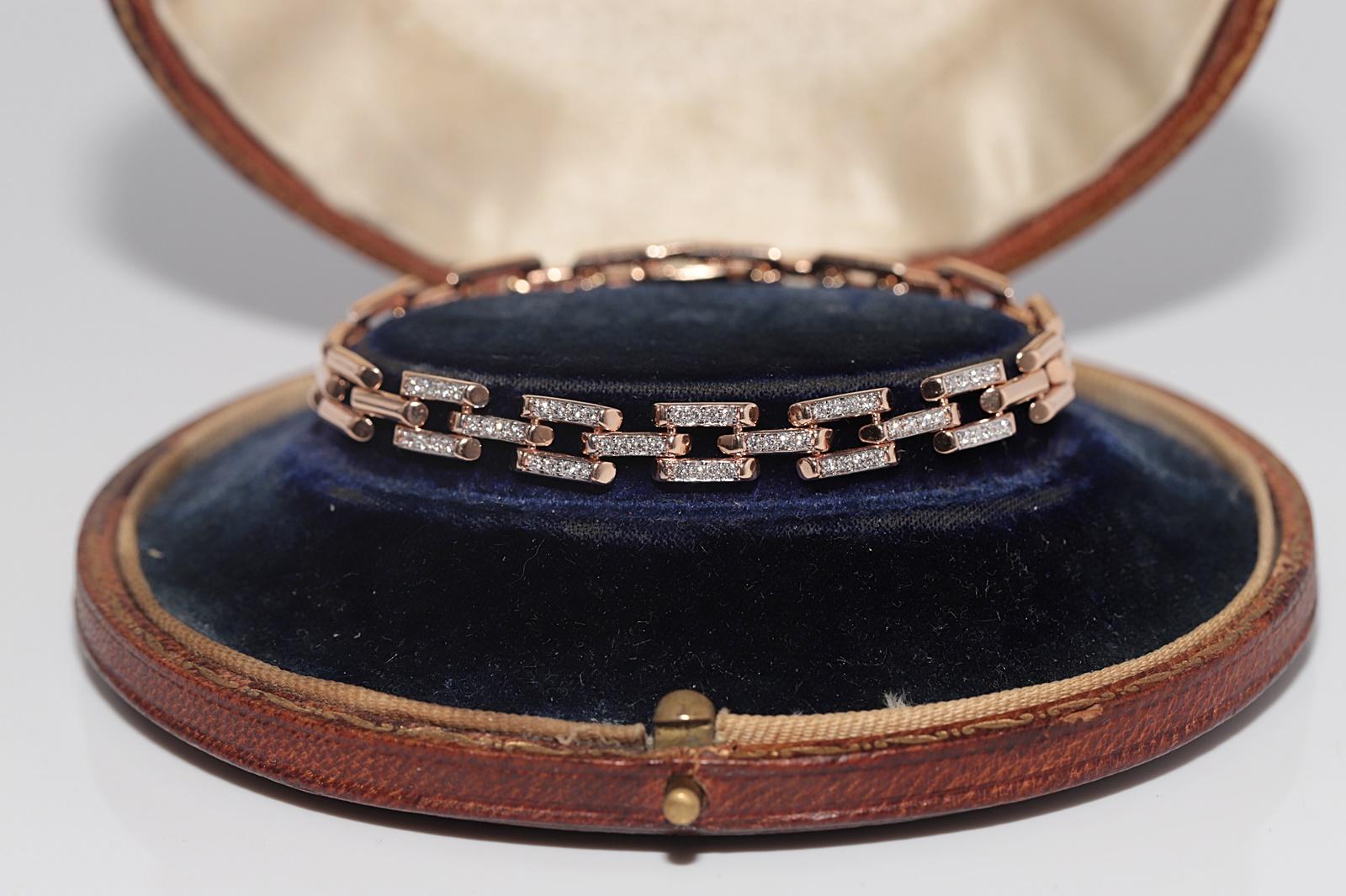 
In sehr gutem Zustand.
Das Gesamtgewicht beträgt 10,8 Gramm.
Insgesamt ist Diamant 0,70 ct.
Der Diamant hat die Farbe F-G und die Reinheit vvs1-vs1.
Die Gesamtlänge des Armbands beträgt 17 cm.
Die Schachtel ist nicht enthalten.
Bitte kontaktieren