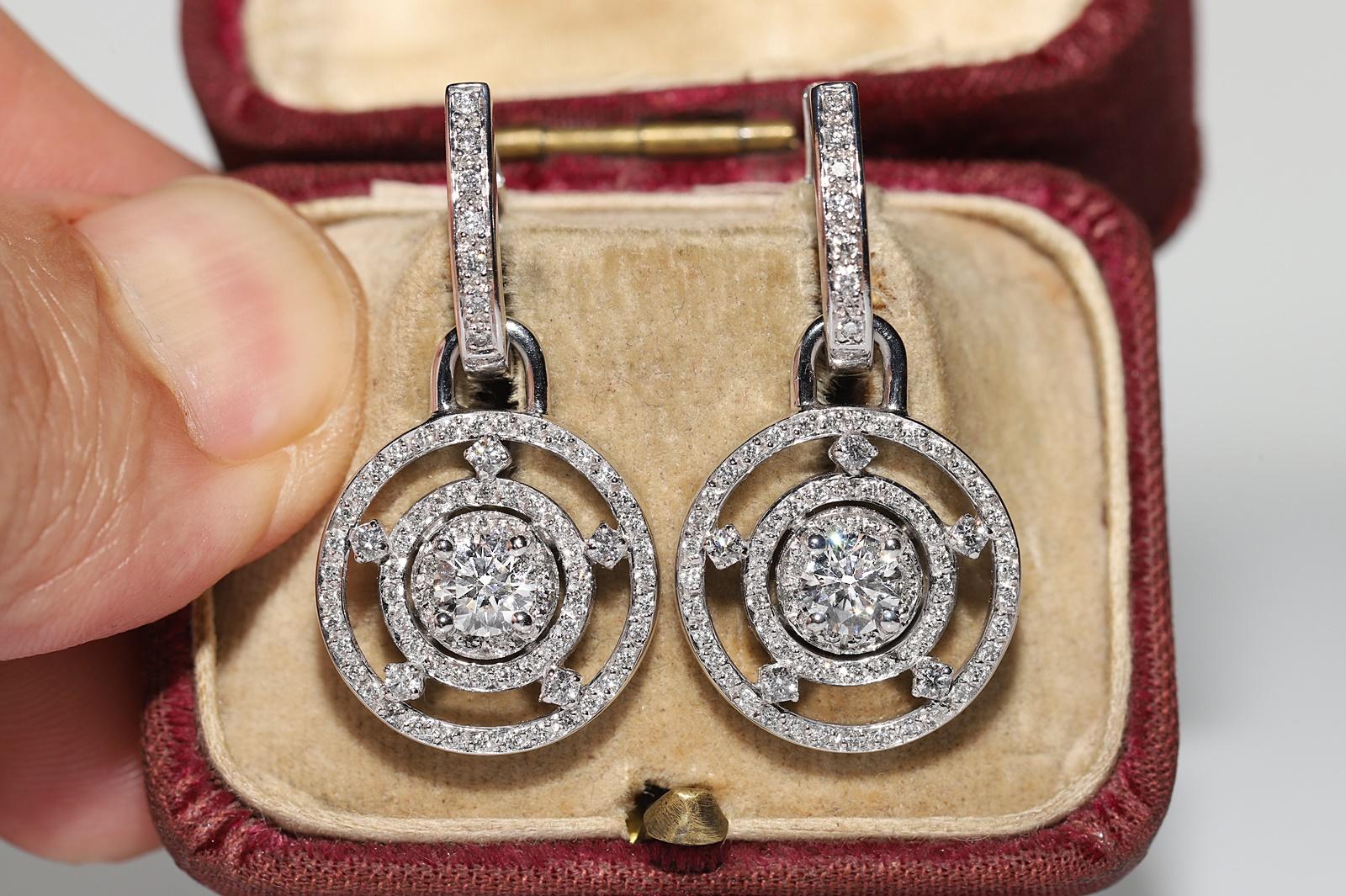 In sehr gutem Zustand.
Das Gesamtgewicht beträgt 10.2 Gramm.
Vollständig doppelter Diamant in der Mitte, ca. 1 ct.
Vollständig mit Diamanten besetzt 1,80 ct.
Der Diamant ist F-G-H Farbe und vvs-vs Klarheit.
Die Box ist nicht enthalten.
Bitte