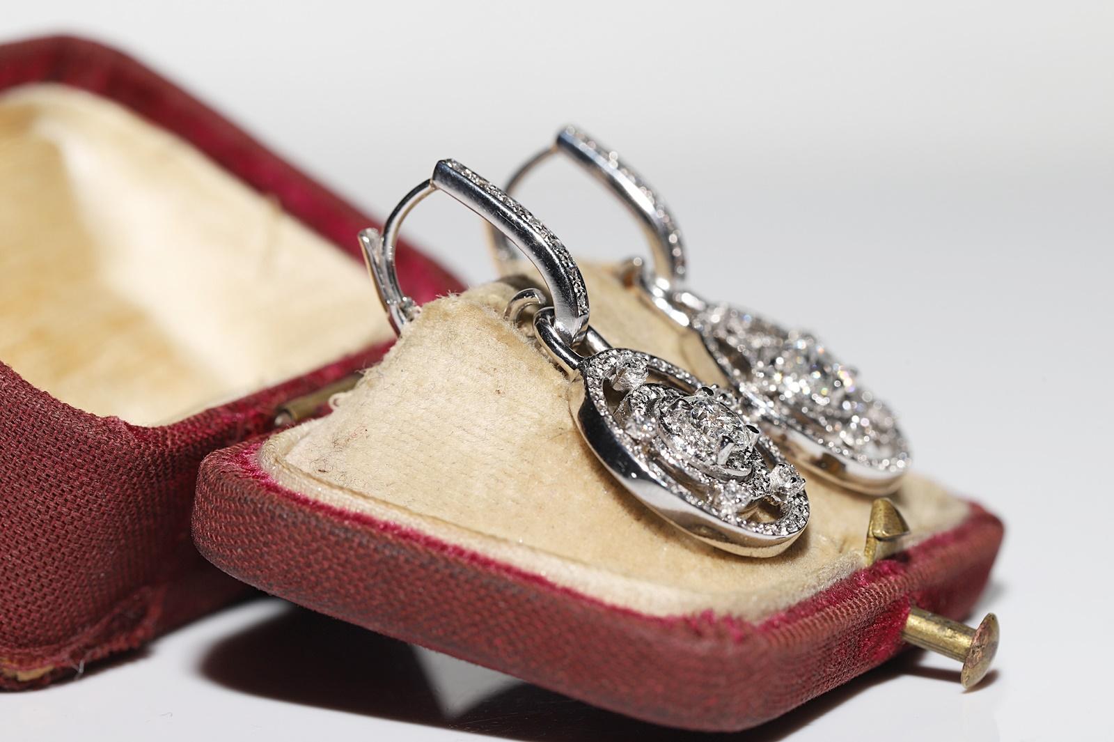Vintage CIRCA 1990er 14k Weißgold Natürlicher Diamant Dekorierter Tropfenohrring (Retro) im Angebot