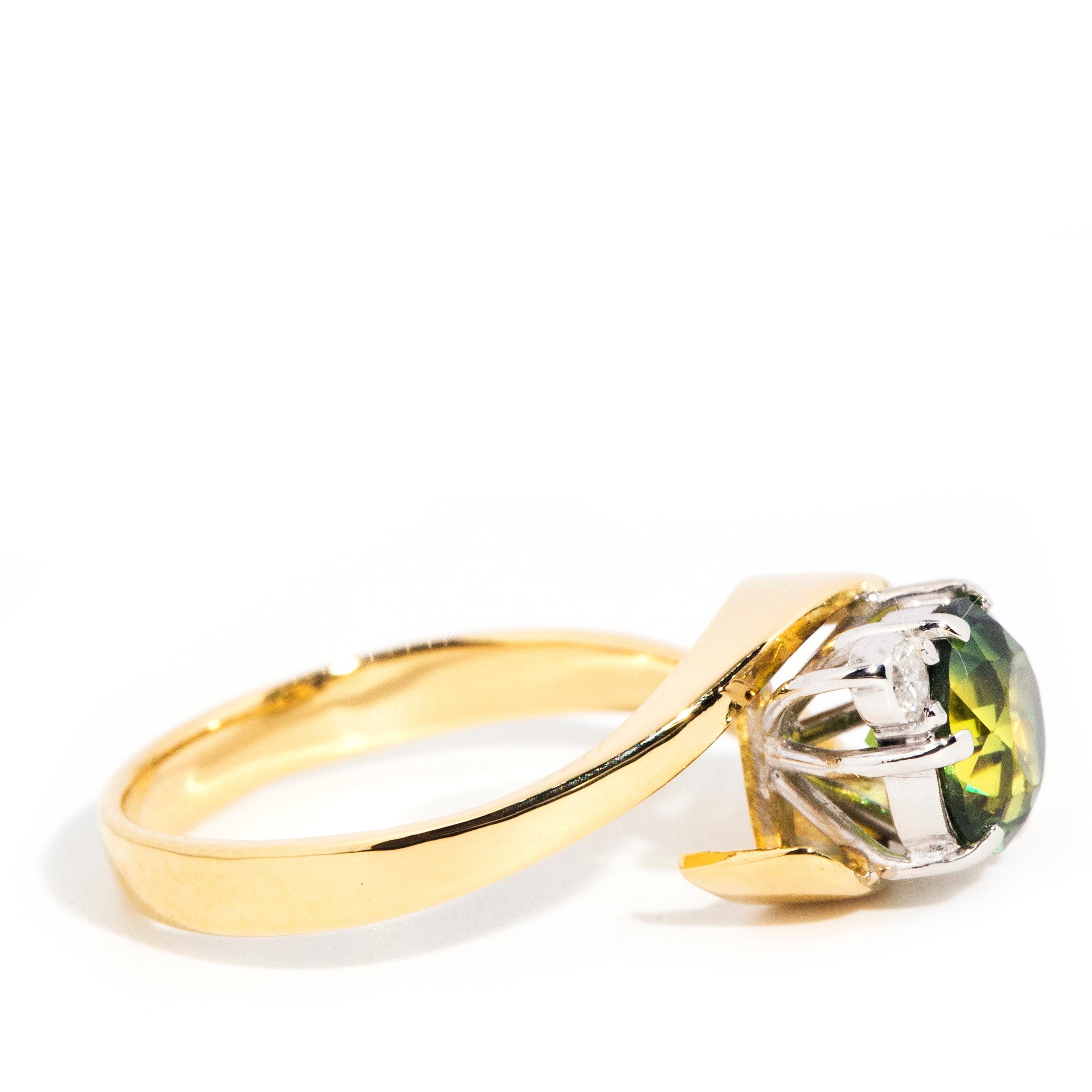 Vintage-Ring aus 18 Karat Gelbgold mit grünem Saphir und Diamant, ca. 1990er Jahre 1