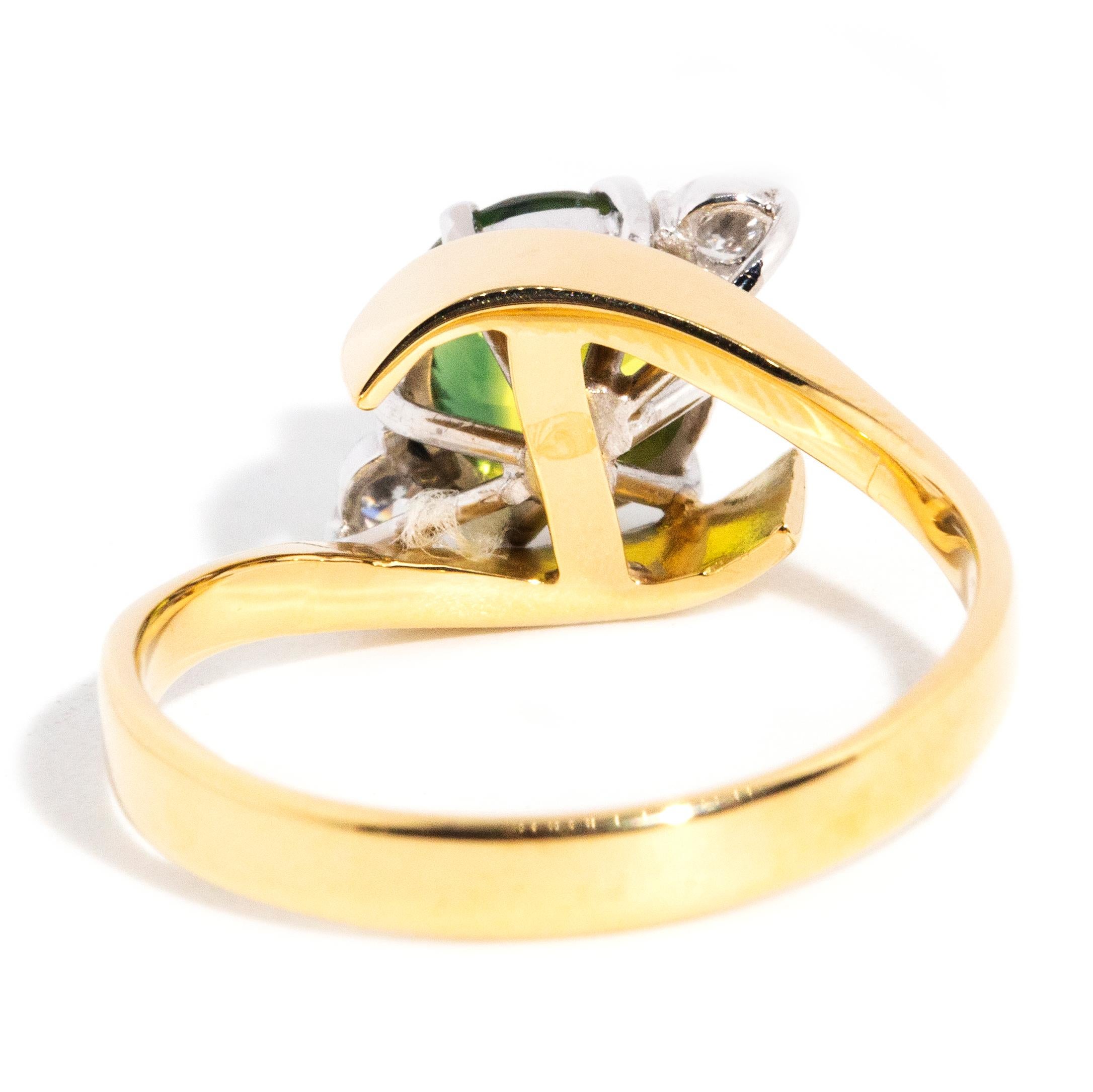Vintage-Ring aus 18 Karat Gelbgold mit grünem Saphir und Diamant, ca. 1990er Jahre 3