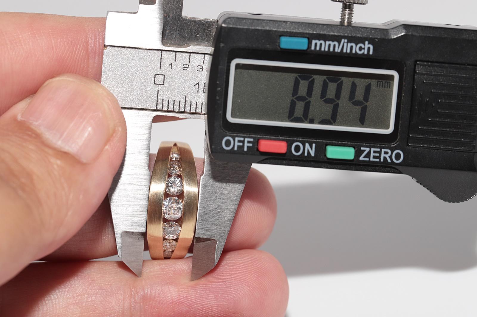 Anello d'oro 18 carati d'epoca, circa anni '90, con diamanti naturali decorati e lavorati a mano in vendita 10