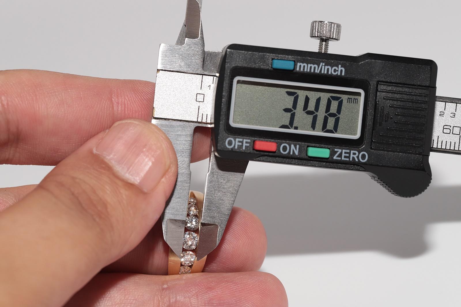 Anello d'oro 18 carati d'epoca, circa anni '90, con diamanti naturali decorati e lavorati a mano in vendita 11