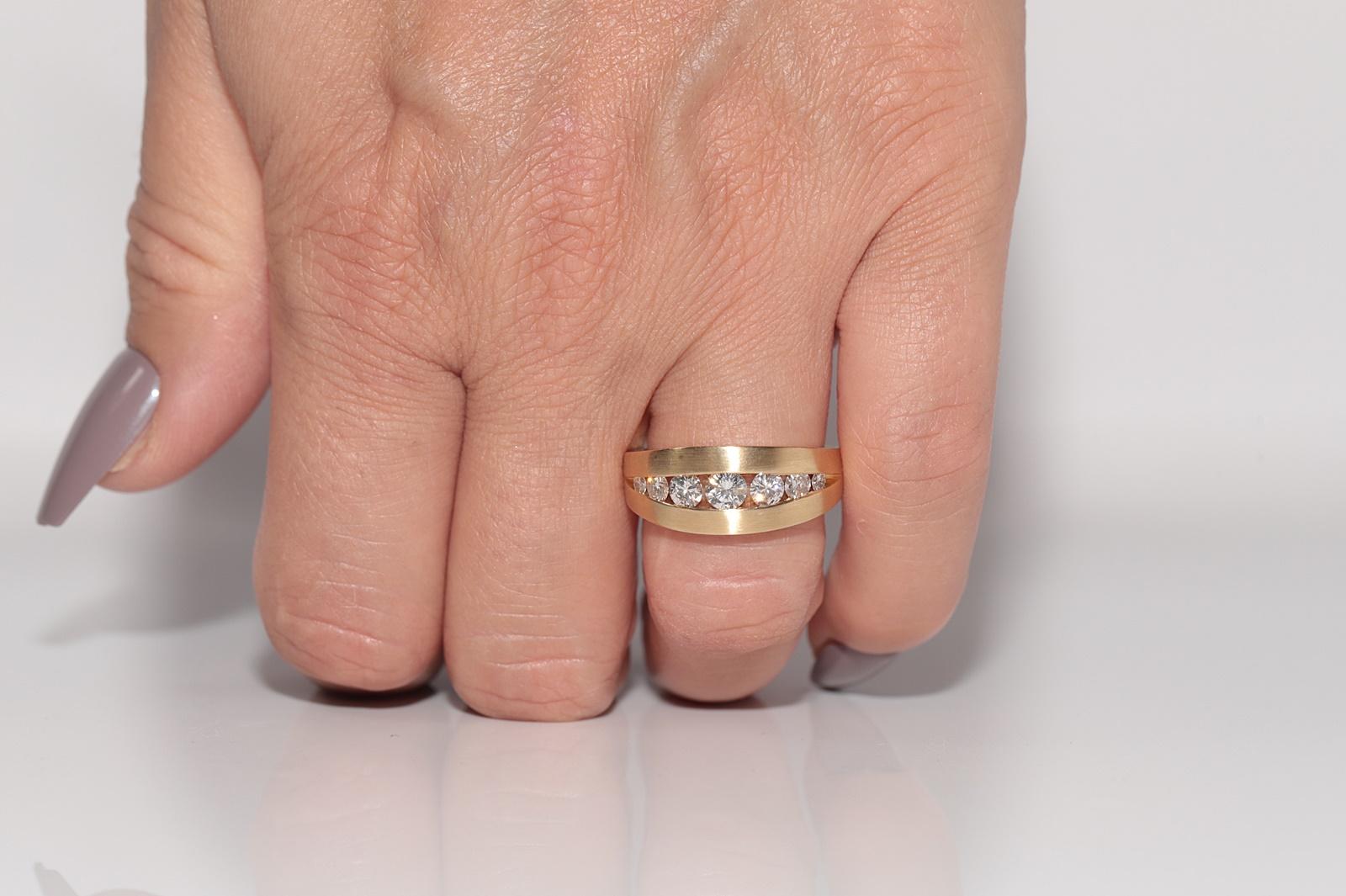 Vintage CIRCA 1990er Jahre 18k Gold Handcrafted Natural Diamond dekoriert Band Ring (Retro) im Angebot