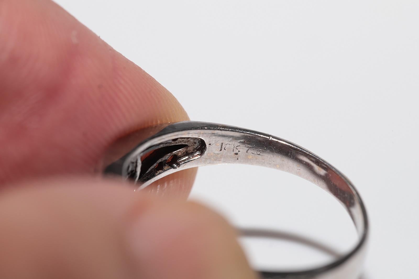 Anello corona d'oro 18k d'epoca, circa anni '90, con diamanti naturali decorati e lavorati a mano in vendita 3