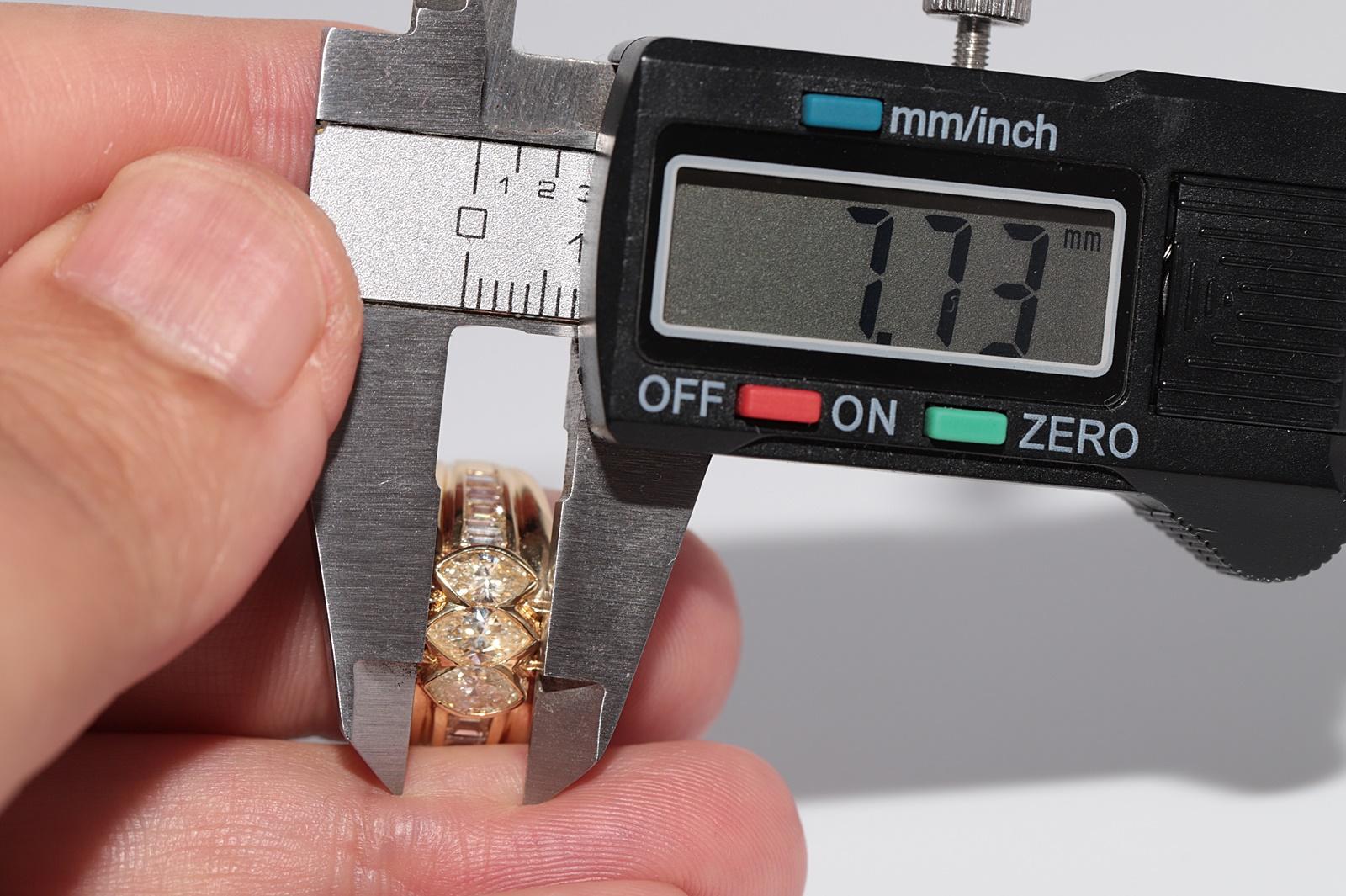 Vintage Circa 1990er Jahre Diamantring aus 18 Karat Gold mit Marquise-Schliff und Baguette-Schliff im Angebot 7