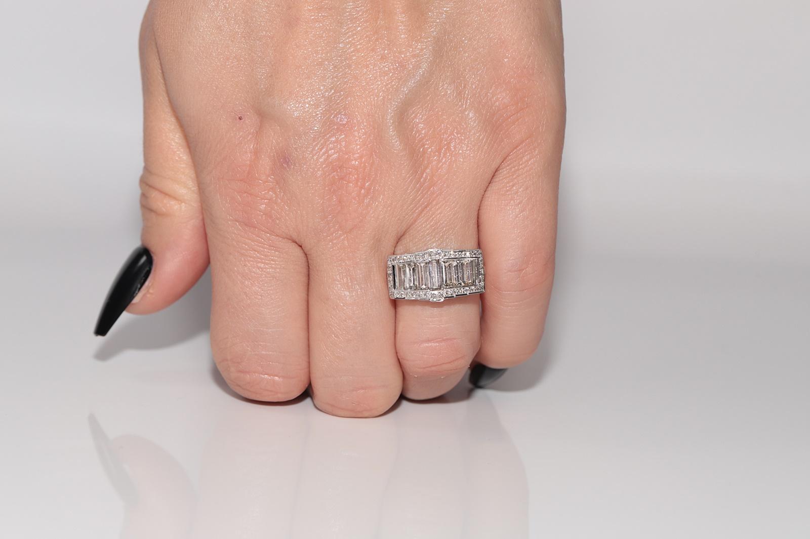 Vintage Circa 1990er Jahre Diamantring aus 18 Karat Gold mit natürlichem Baguetteschliff und Brillantschliff (Retro) im Angebot