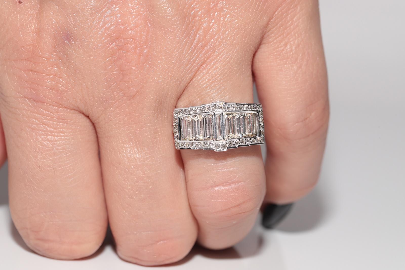 Vintage Circa 1990er Jahre Diamantring aus 18 Karat Gold mit natürlichem Baguetteschliff und Brillantschliff im Zustand „Gut“ im Angebot in Fatih/İstanbul, 34