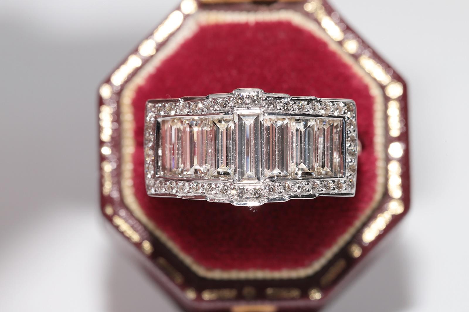 Vintage Circa 1990er Jahre Diamantring aus 18 Karat Gold mit natürlichem Baguetteschliff und Brillantschliff im Angebot 1
