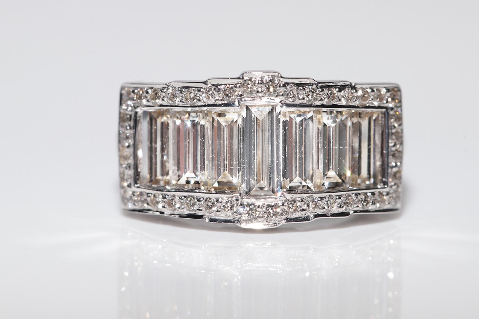 Vintage Circa 1990er Jahre Diamantring aus 18 Karat Gold mit natürlichem Baguetteschliff und Brillantschliff im Angebot 2