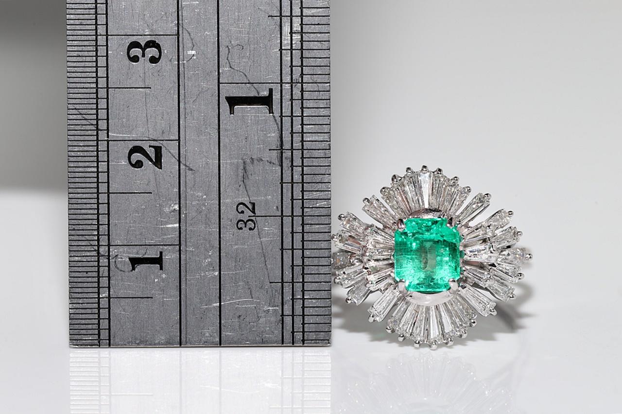 Vintage Circa 1990er Jahre 18k Gold Natürlicher Baguetteschliff Diamant und Smaragd Ring im Angebot 6