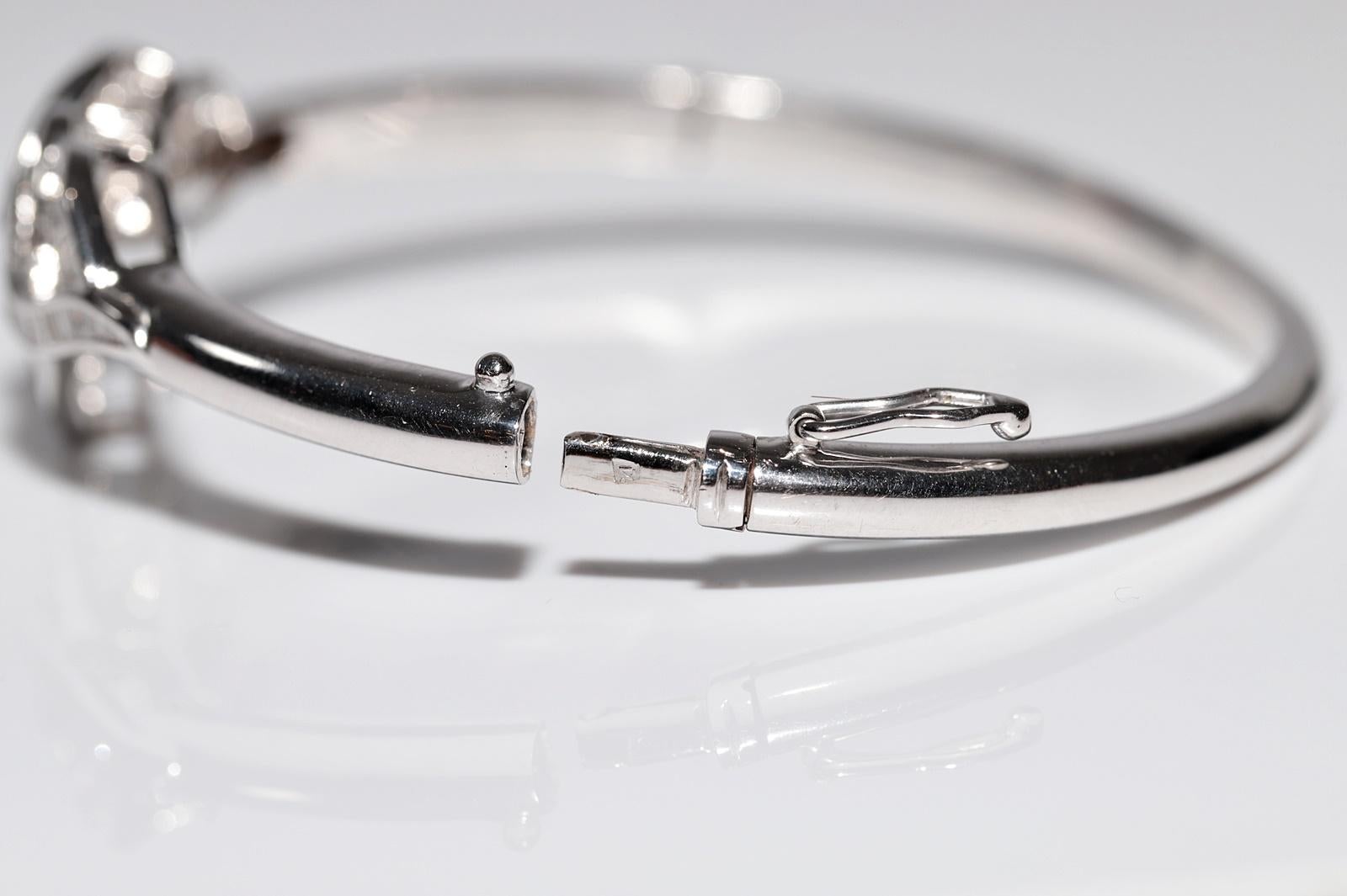 Vintage Circa 1990s 18k Gold Natural Baguette Cut Diamond Bangle Heart Bracelet For Sale 5